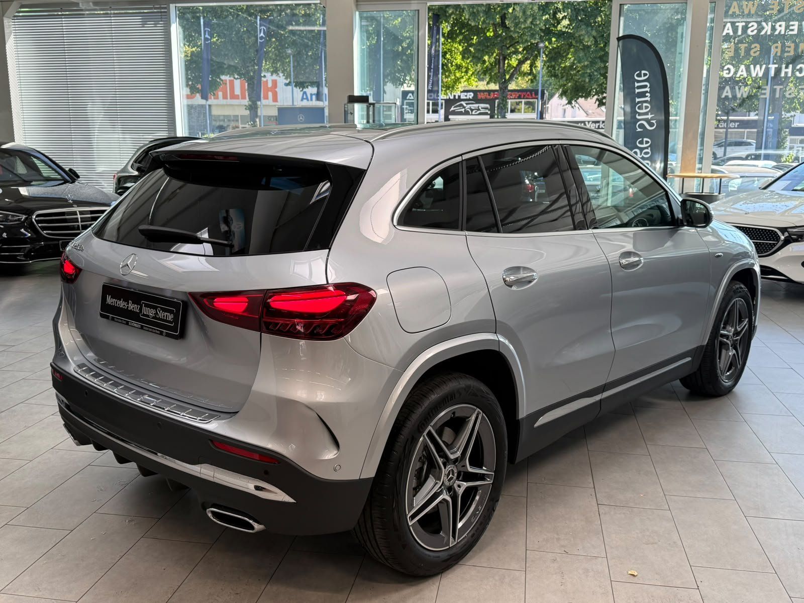 Fahrzeugabbildung Mercedes-Benz GLA 250e AMG+PANO+MBEAM+HUD+MEMORY+360°+KEYLESS