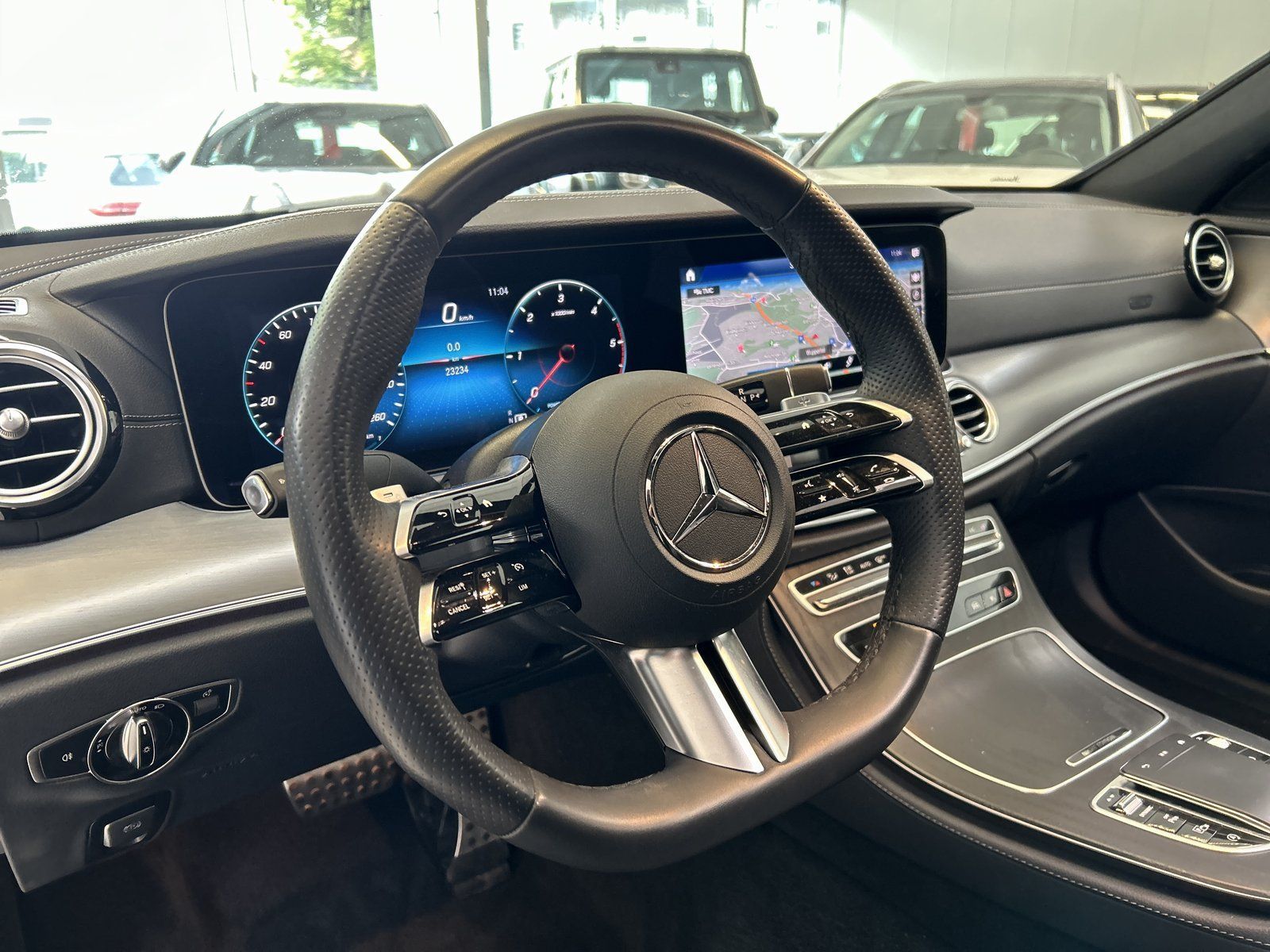 Fahrzeugabbildung Mercedes-Benz E 220 d AMG NIGHT EDITION+PANO+19"+TOTWINKEL