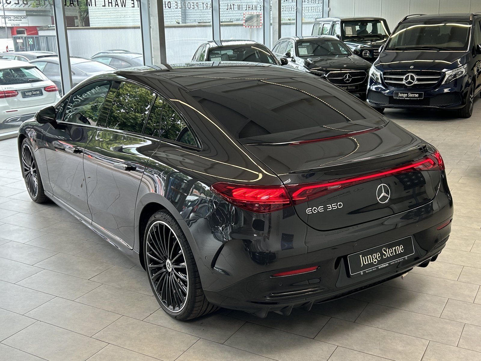 Fahrzeugabbildung Mercedes-Benz EQE 350 AMG PREMIUMPKT+21+AIRMATIC+HAL+AHK+AC22