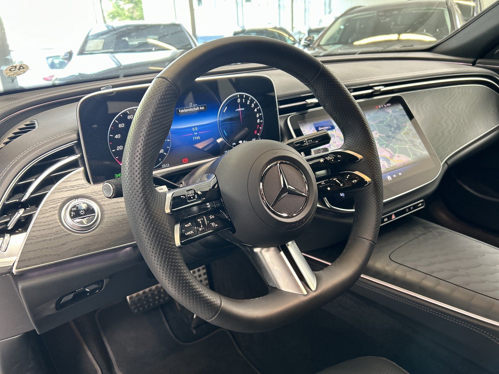 Fahrzeugabbildung Mercedes-Benz E 300e T AMG+DISTR+DIGITAL+360°+SITZKLIMA+MEMORY