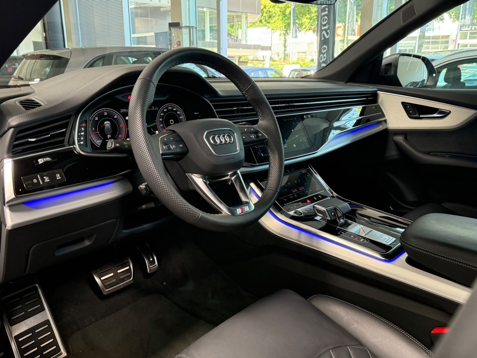 Fahrzeugabbildung Audi Q8 50 3.0 TDI quattro S-LINE PANO+MATRIX+HUD+ACC