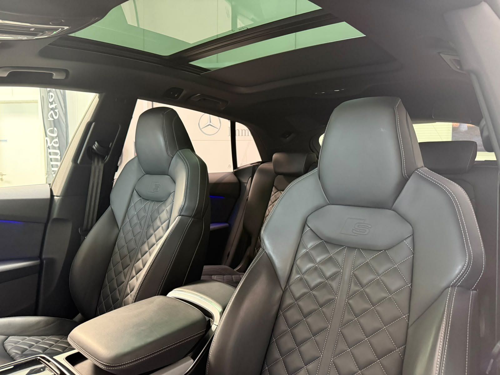 Fahrzeugabbildung Audi Q8 50 3.0 TDI quattro S-LINE PANO+MATRIX+HUD+ACC