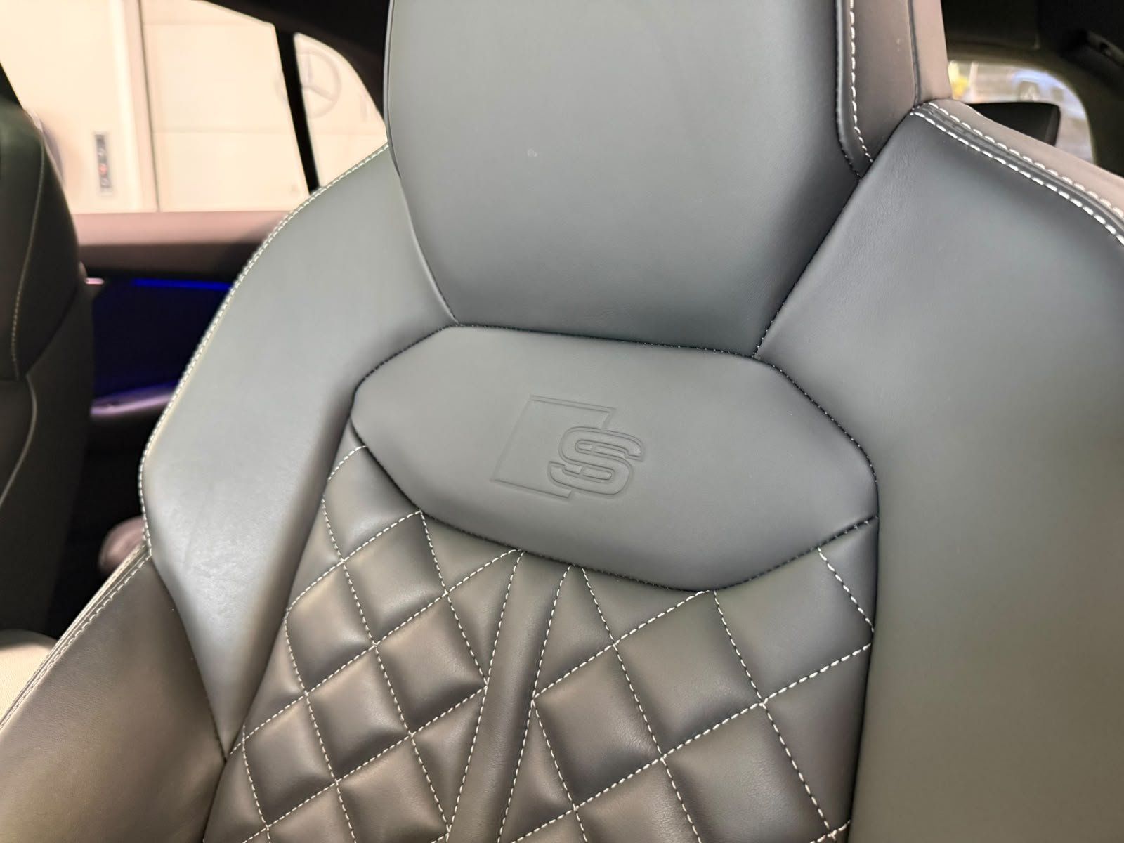 Fahrzeugabbildung Audi Q8 50 3.0 TDI quattro S-LINE PANO+MATRIX+HUD+ACC