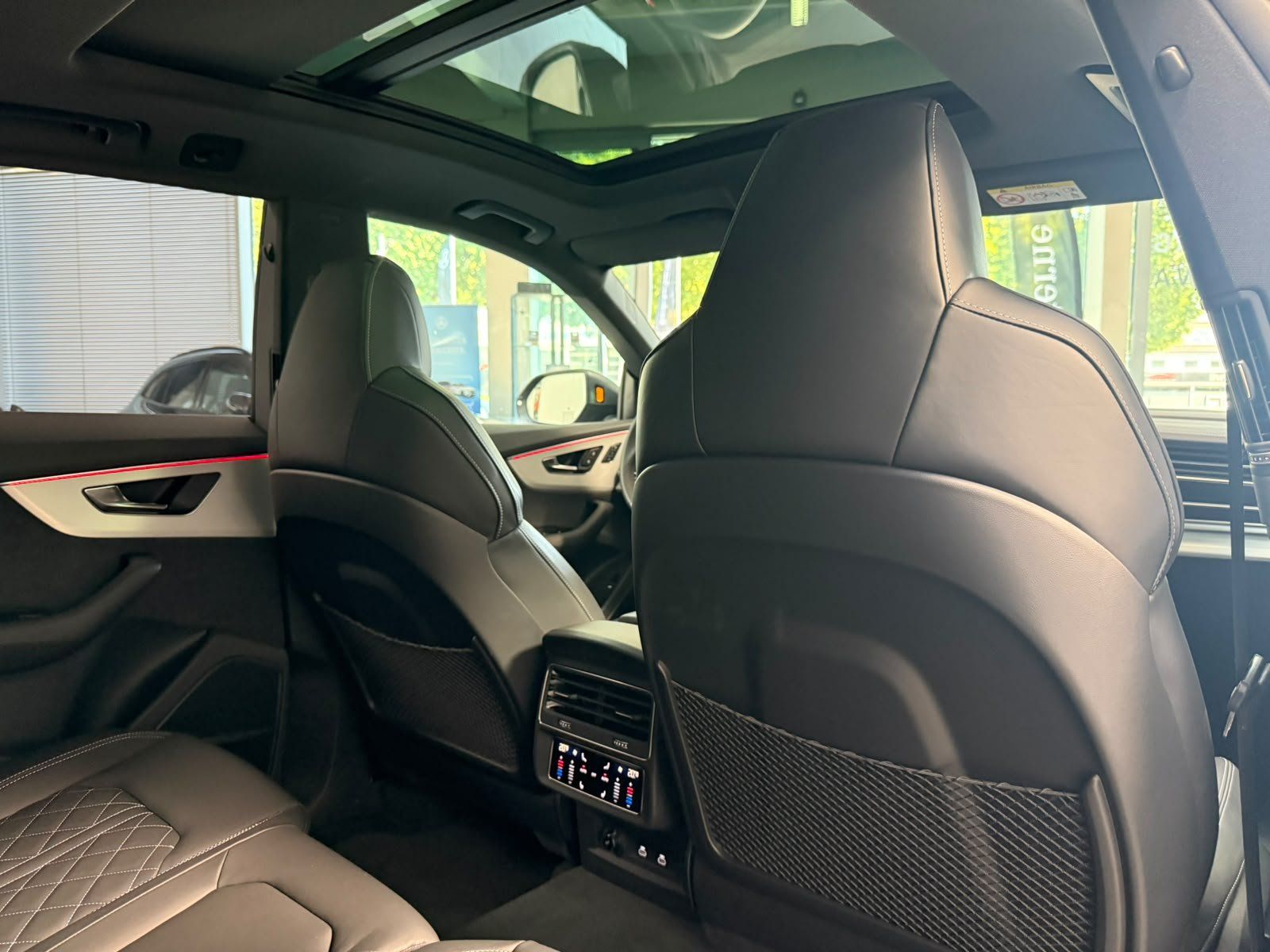 Fahrzeugabbildung Audi Q8 50 3.0 TDI quattro S-LINE PANO+MATRIX+HUD+ACC