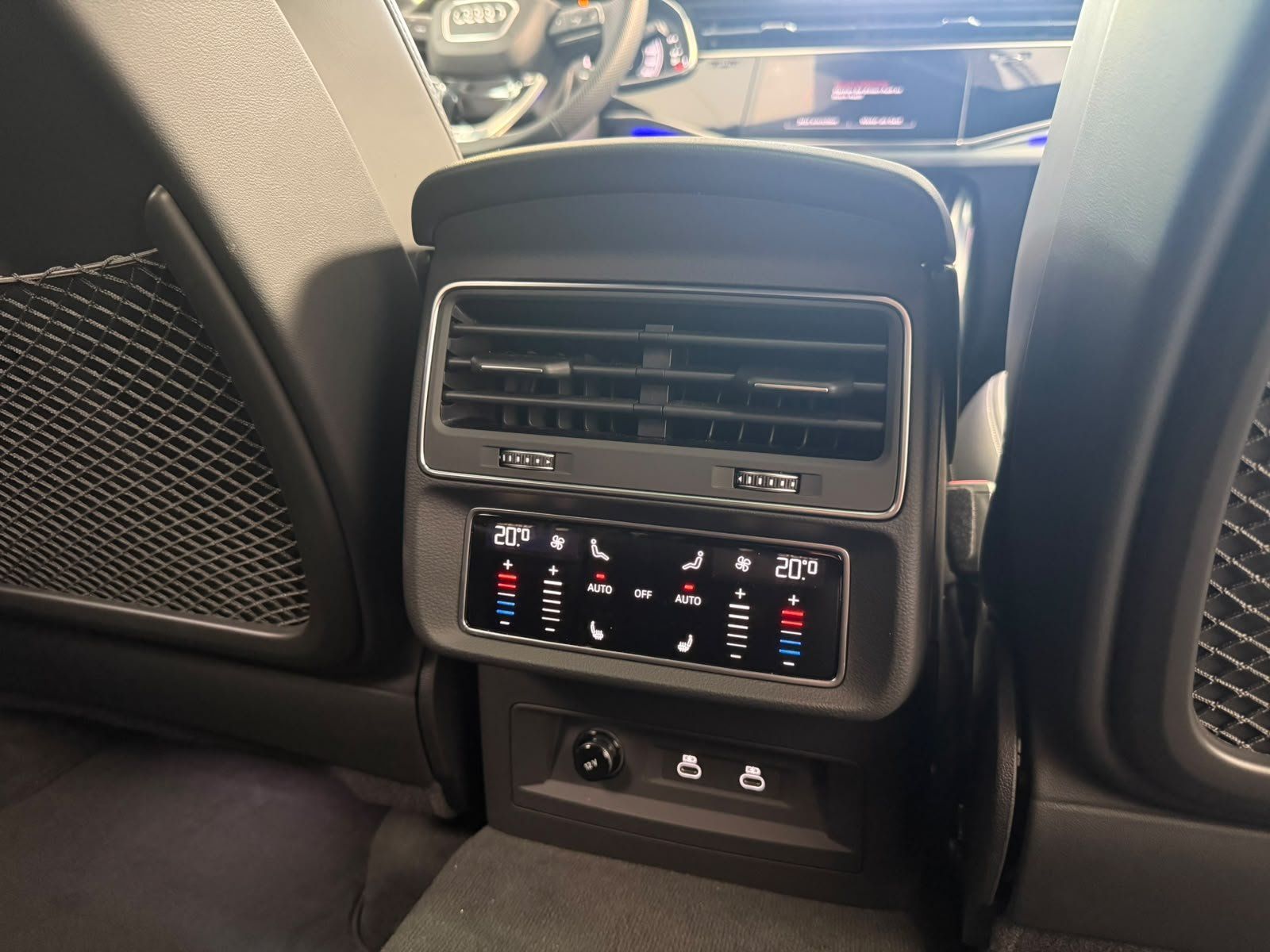 Fahrzeugabbildung Audi Q8 50 3.0 TDI quattro S-LINE PANO+MATRIX+HUD+ACC
