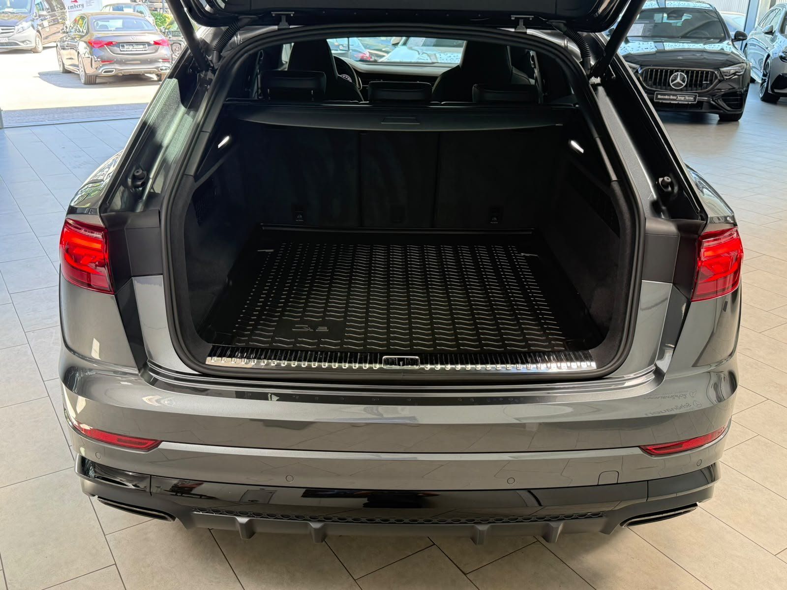 Fahrzeugabbildung Audi Q8 50 3.0 TDI quattro S-LINE PANO+MATRIX+HUD+ACC