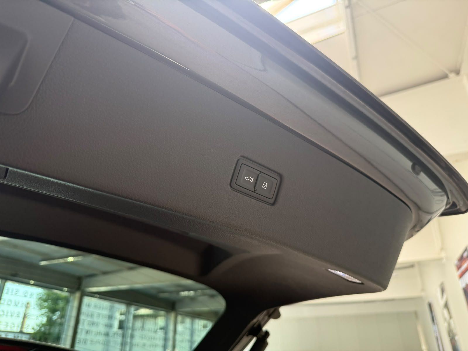 Fahrzeugabbildung Audi Q8 50 3.0 TDI quattro S-LINE PANO+MATRIX+HUD+ACC