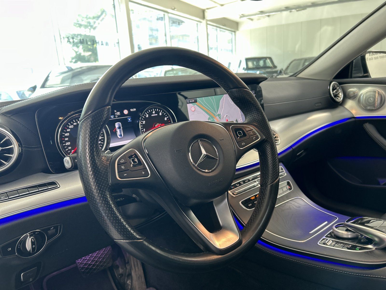 Fahrzeugabbildung Mercedes-Benz E 400 4M Coupé COMAND+PANO+HUD+BURMES+SITZKLIMA