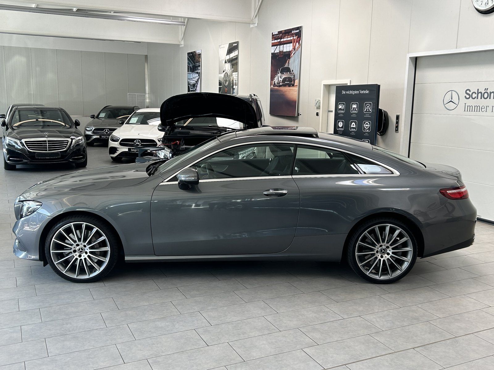 Fahrzeugabbildung Mercedes-Benz E 400 4M Coupé COMAND+PANO+HUD+BURMES+SITZKLIMA