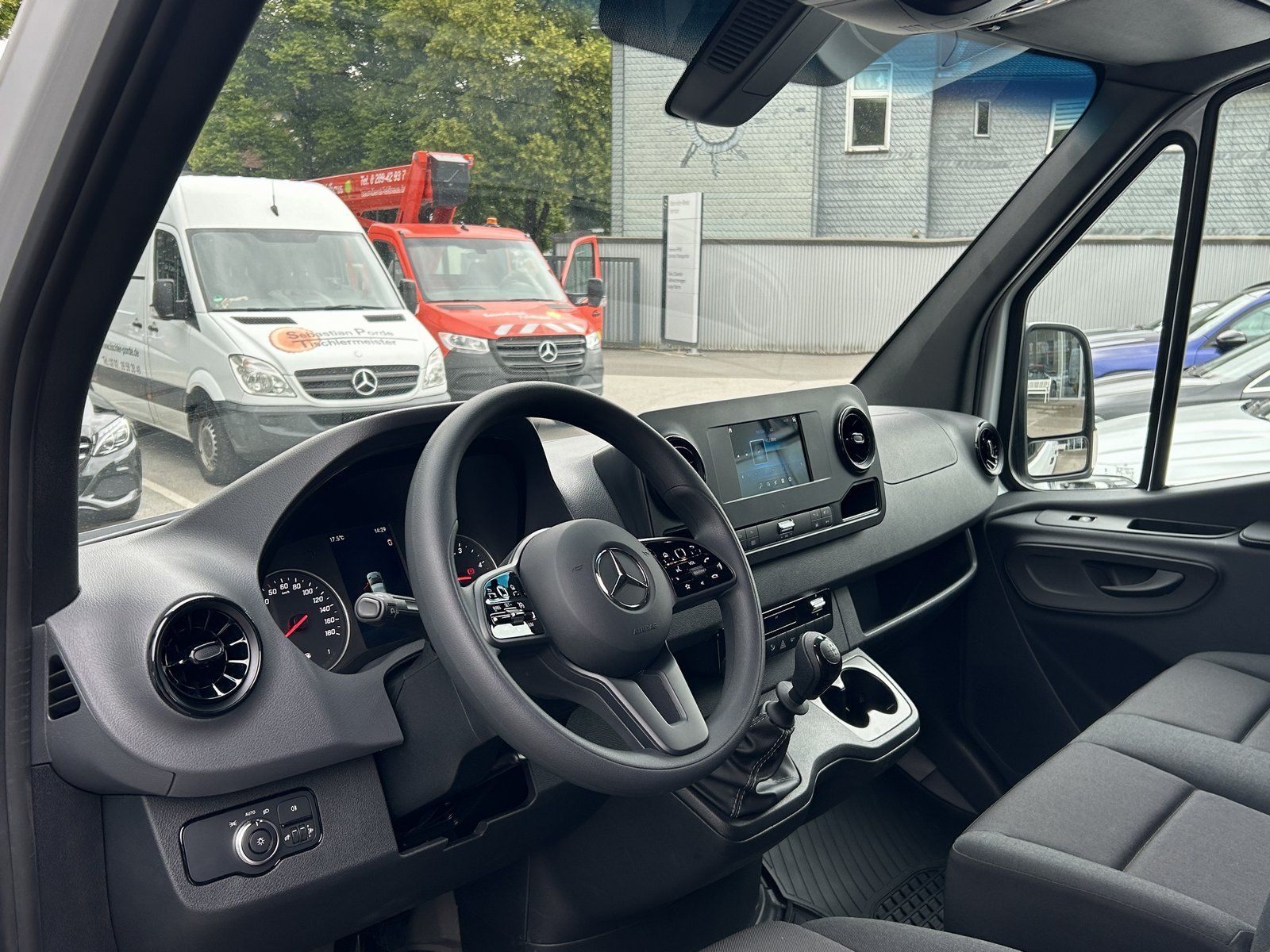 Fahrzeugabbildung Mercedes-Benz Sprinter 317 CDI Lang KLIMA+KAMERA+MBUX+HOLZBODE