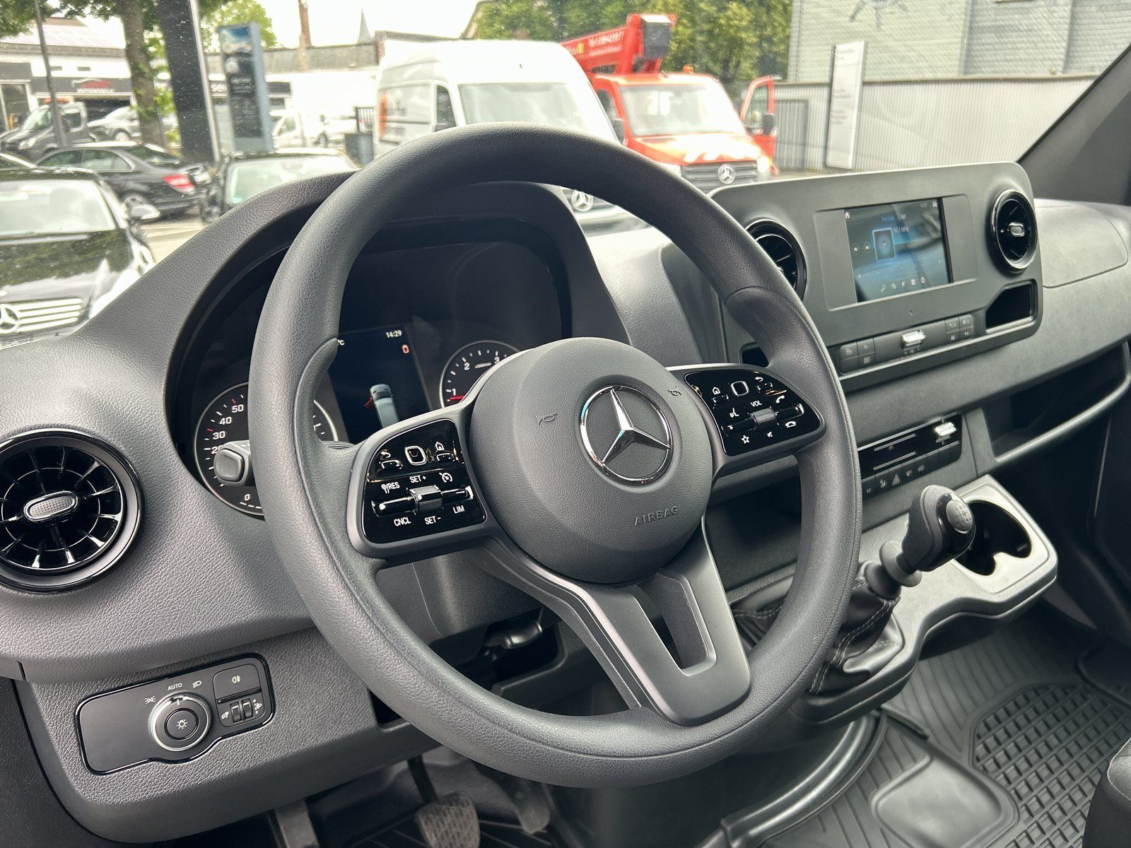 Fahrzeugabbildung Mercedes-Benz Sprinter 317 CDI Lang KLIMA+KAMERA+MBUX+HOLZBODE