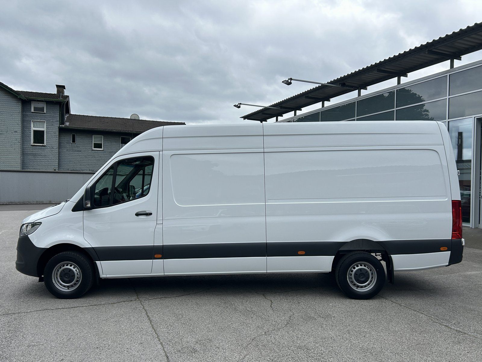 Fahrzeugabbildung Mercedes-Benz Sprinter 317 CDI Lang KLIMA+KAMERA+MBUX+HOLZBODE