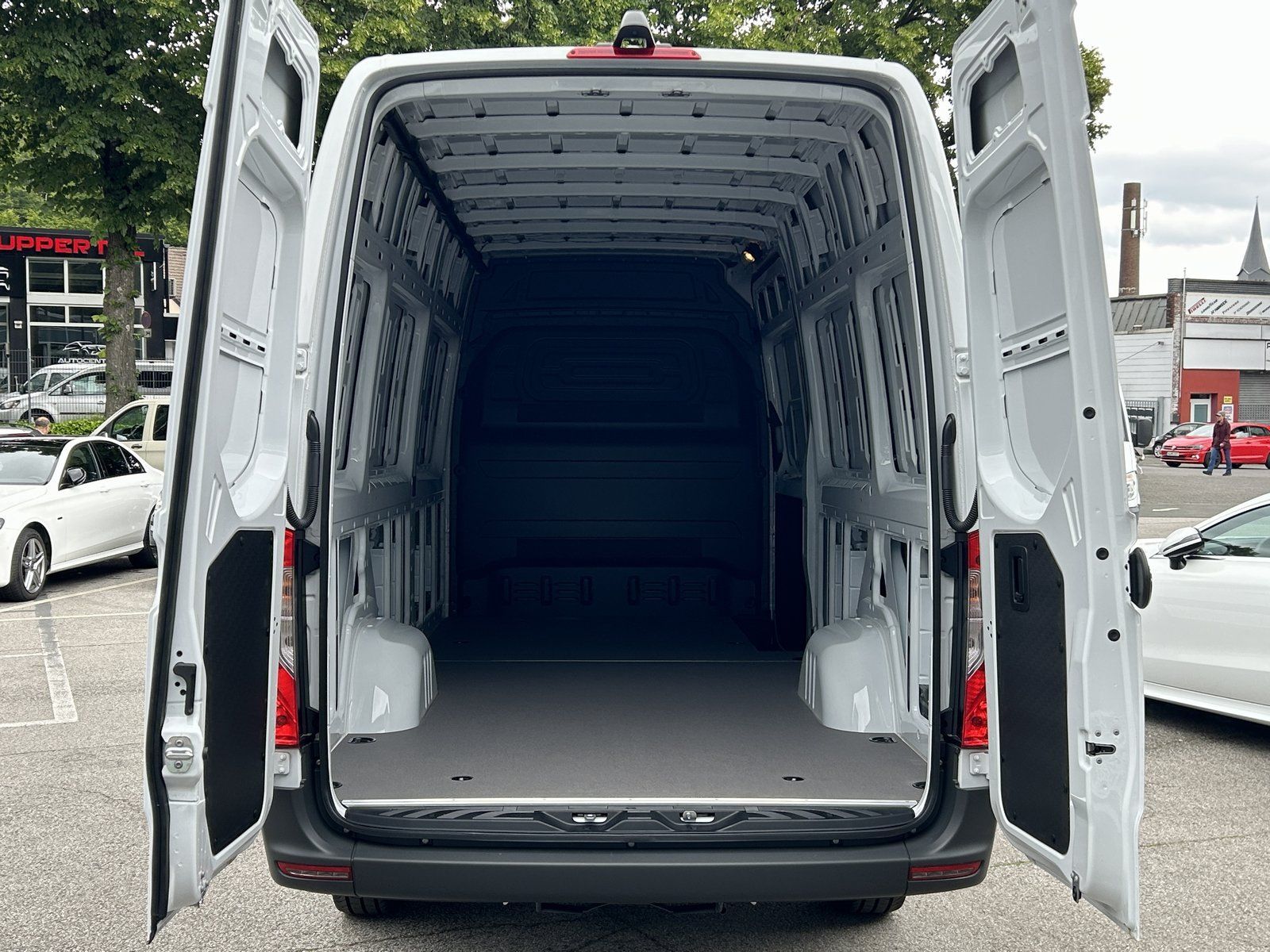 Fahrzeugabbildung Mercedes-Benz Sprinter 317 CDI Lang KLIMA+KAMERA+MBUX+HOLZBODE