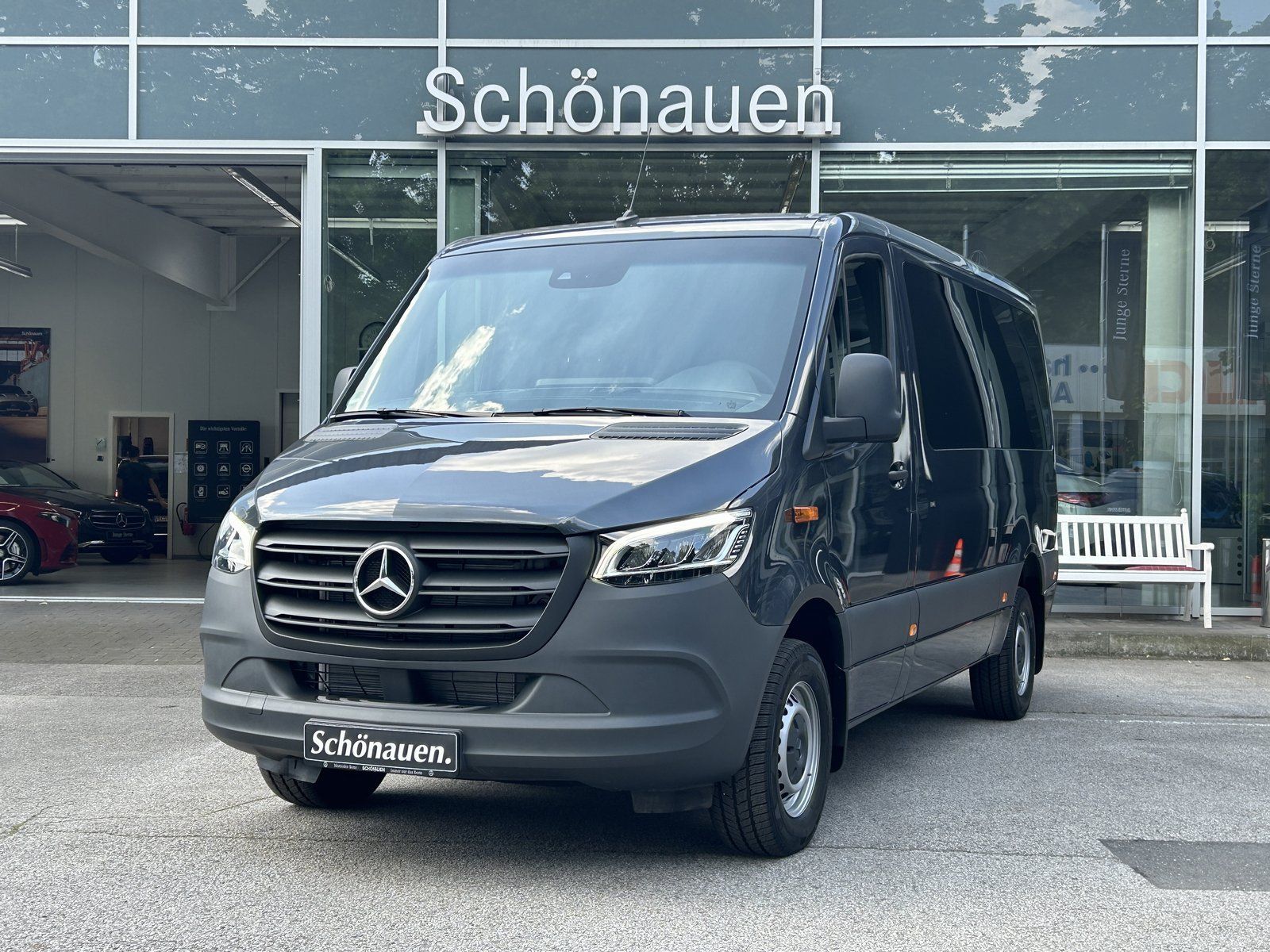 Mercedes-Benz Sprinter Tourer 319 LED+DISTR+SCHWING+AHK+2/2/3