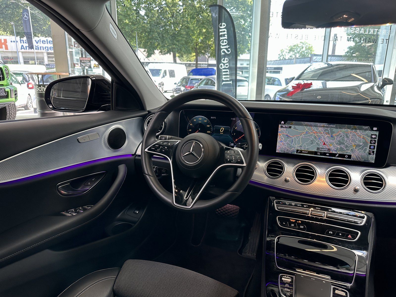 Fahrzeugabbildung Mercedes-Benz E 200 Avantgarde NIGHT+360°+TOTWINKEL+CARBON