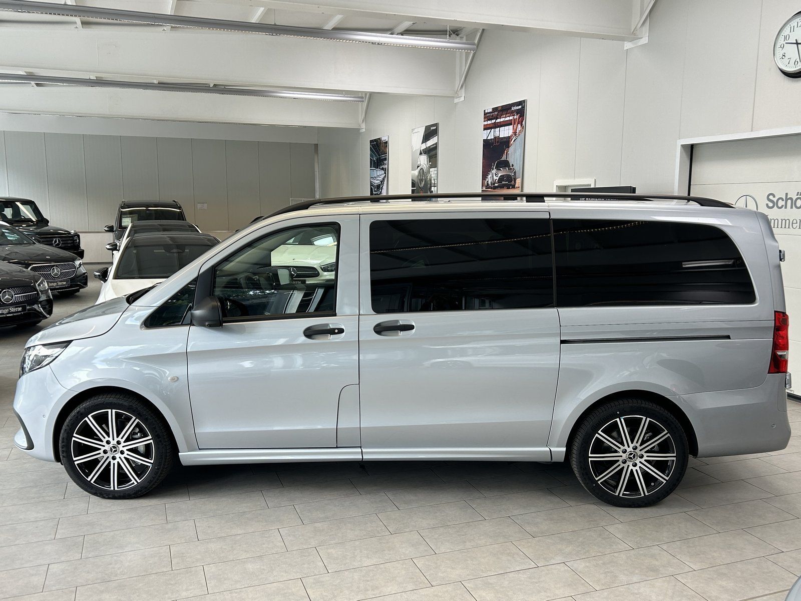 Fahrzeugabbildung Mercedes-Benz Vito 124 Tourer SPORTPAKET+STDHZ+360+DISTRO+19"