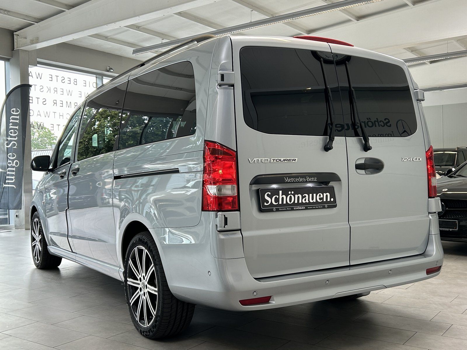 Fahrzeugabbildung Mercedes-Benz Vito 124 Tourer SPORTPAKET+STDHZ+360+DISTRO+19"