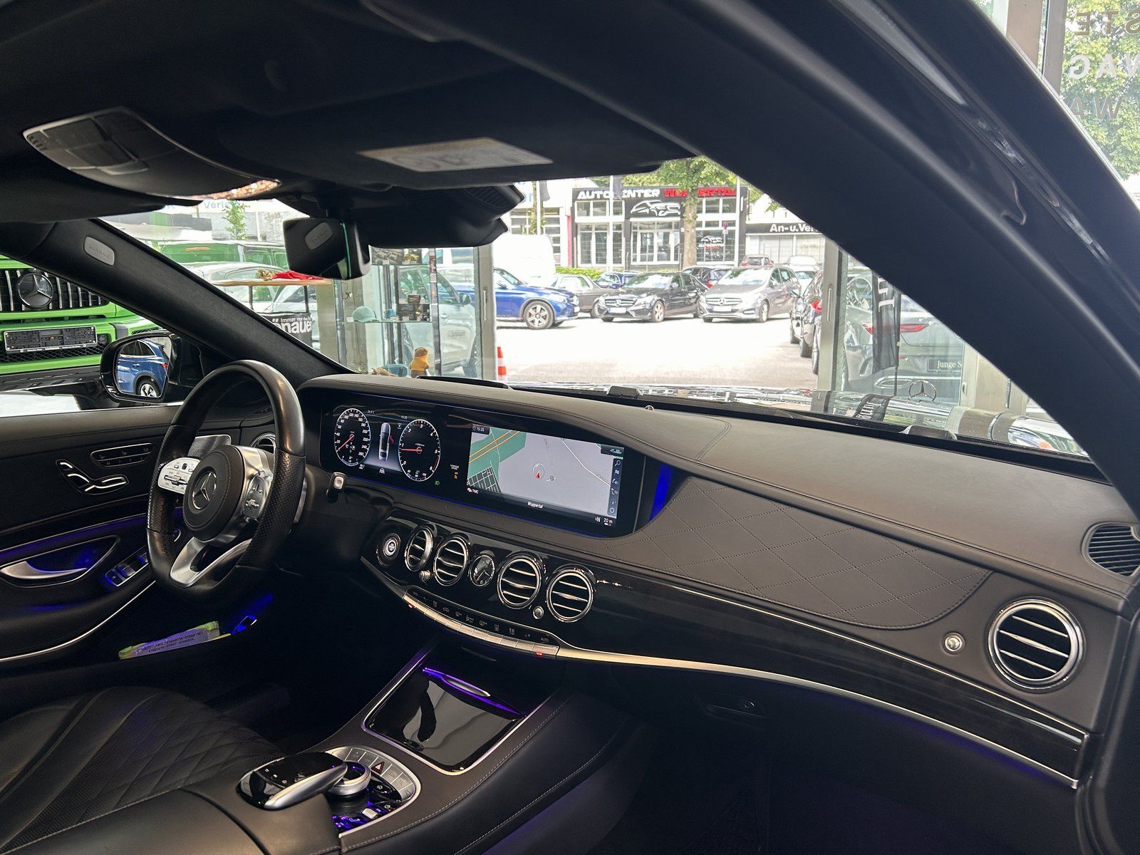 Fahrzeugabbildung Mercedes-Benz S 400d AMG TV+FONDENT+STHZ+EXKLUSIVPKT+HUD+AHK