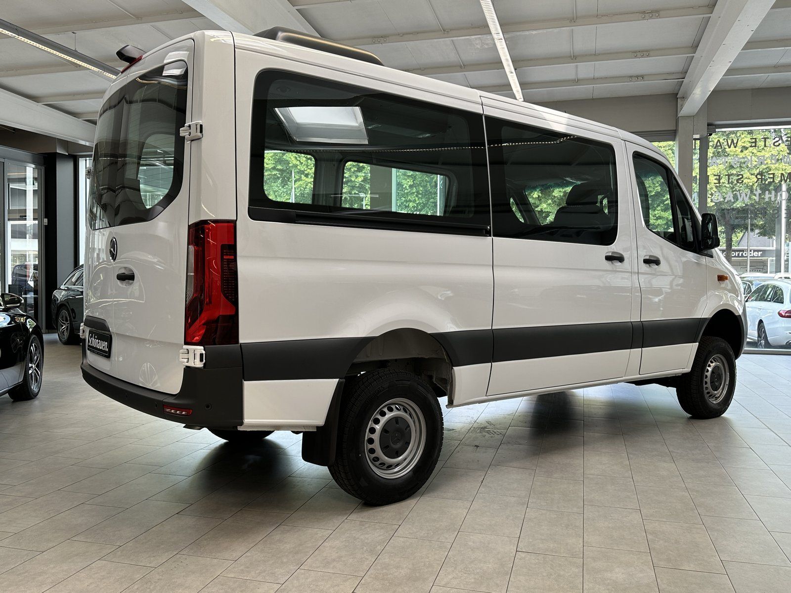 Fahrzeugabbildung Mercedes-Benz Sprinter 319 4x4 Kasten L2H1 LED+2xSTHZ+2SCHIEBE