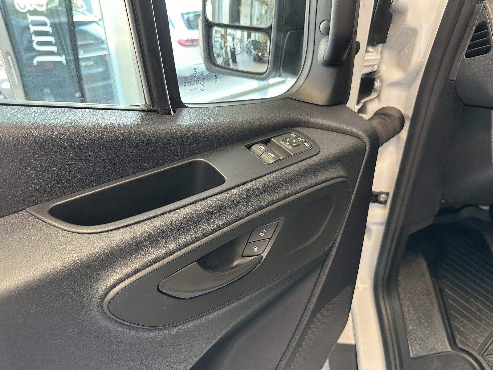 Fahrzeugabbildung Mercedes-Benz Sprinter 319 4x4 Kasten L2H1 LED+2xSTHZ+2SCHIEBE