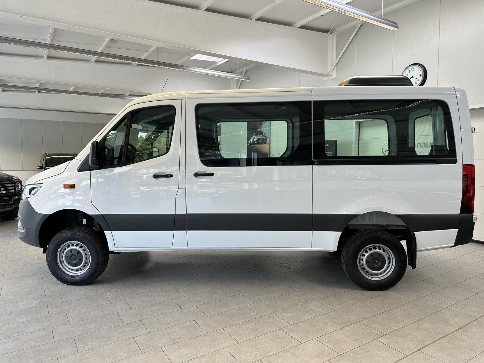 Fahrzeugabbildung Mercedes-Benz Sprinter 319 4x4 Kasten L2H1 LED+2xSTHZ+2SCHIEBE