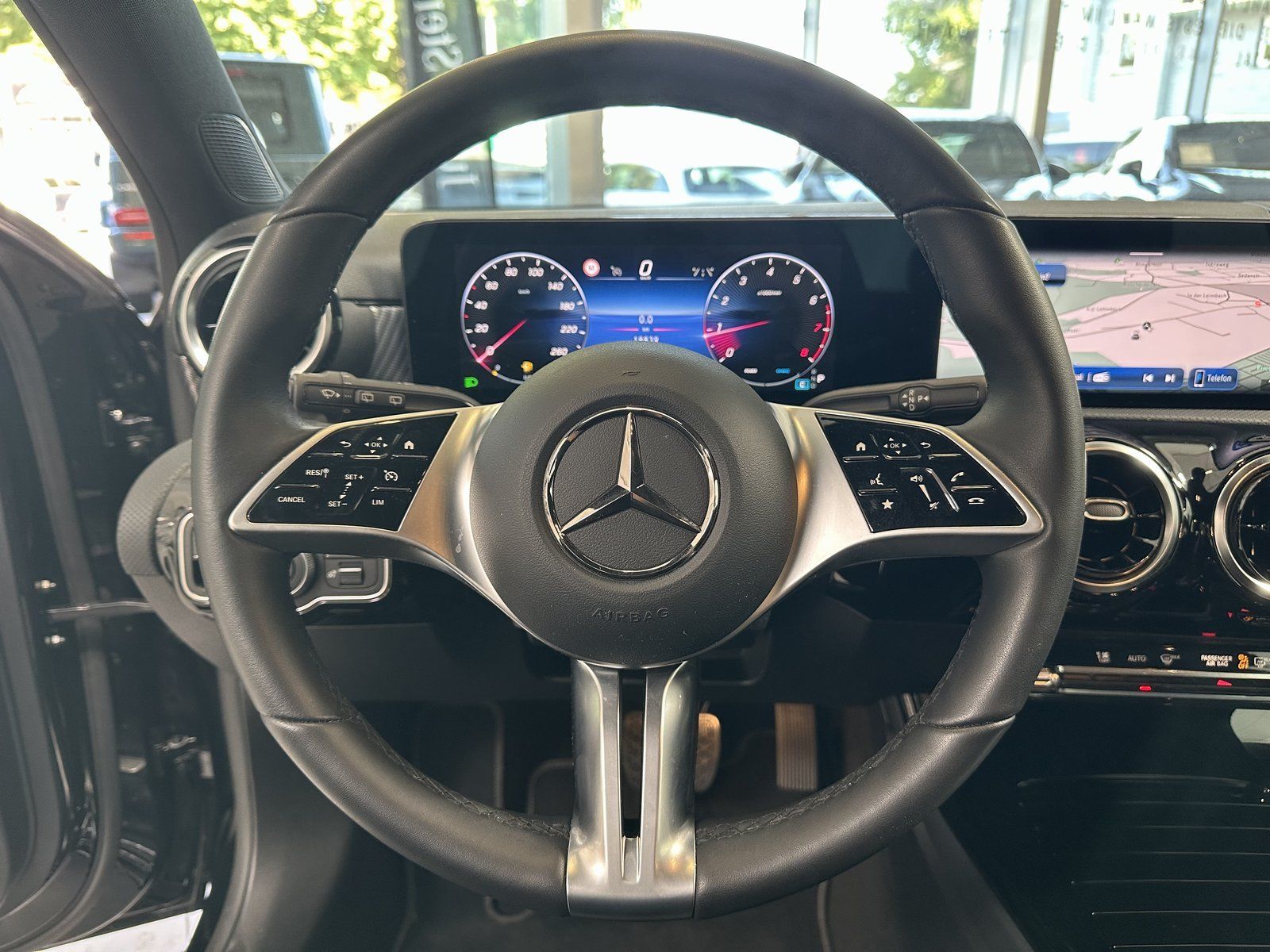 Fahrzeugabbildung Mercedes-Benz A 200 Progressive KAMERA+LED+SPURPKT+CARPLAY+DAB