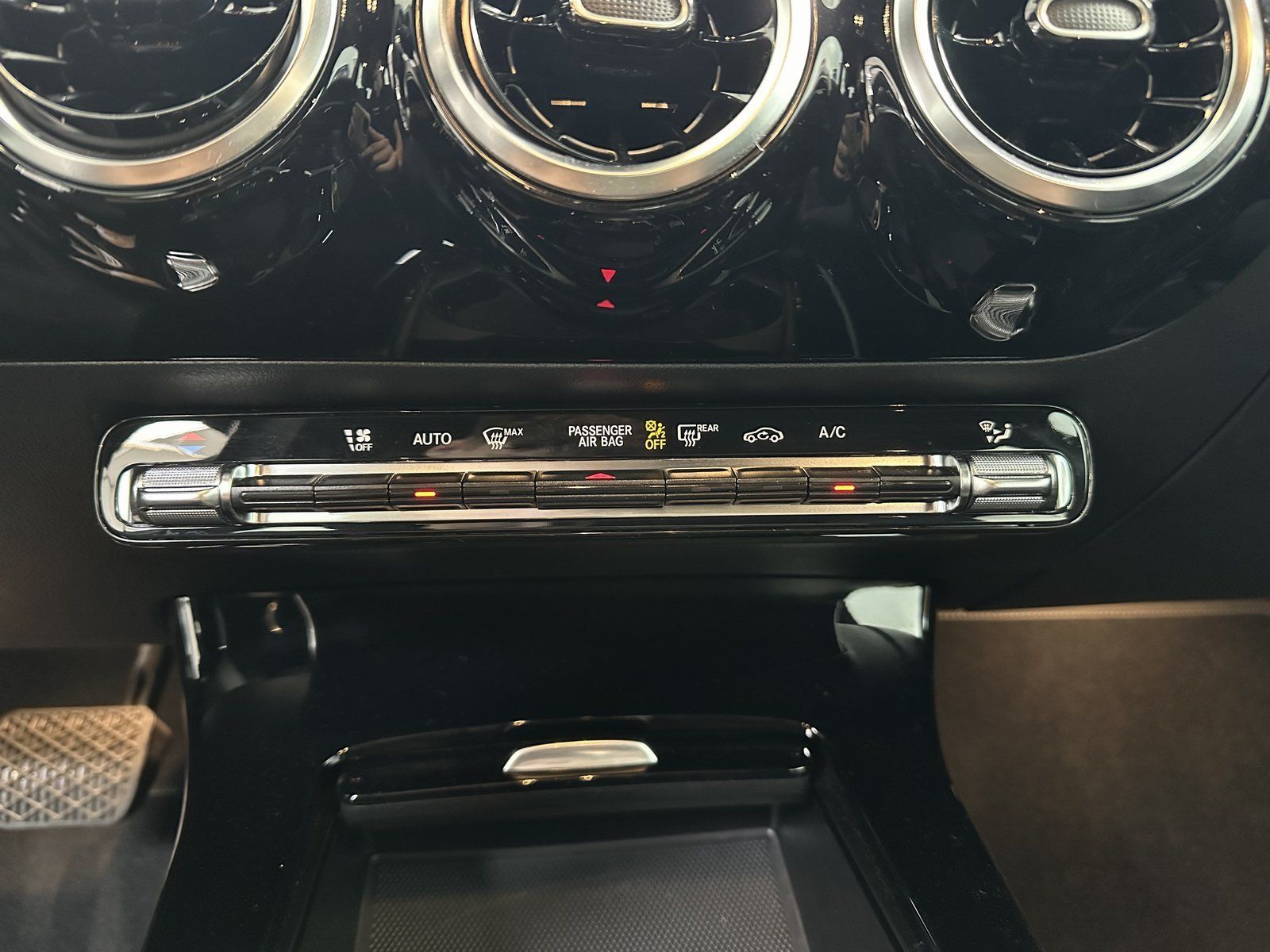 Fahrzeugabbildung Mercedes-Benz A 200 Progressive KAMERA+LED+SPURPKT+CARPLAY+DAB