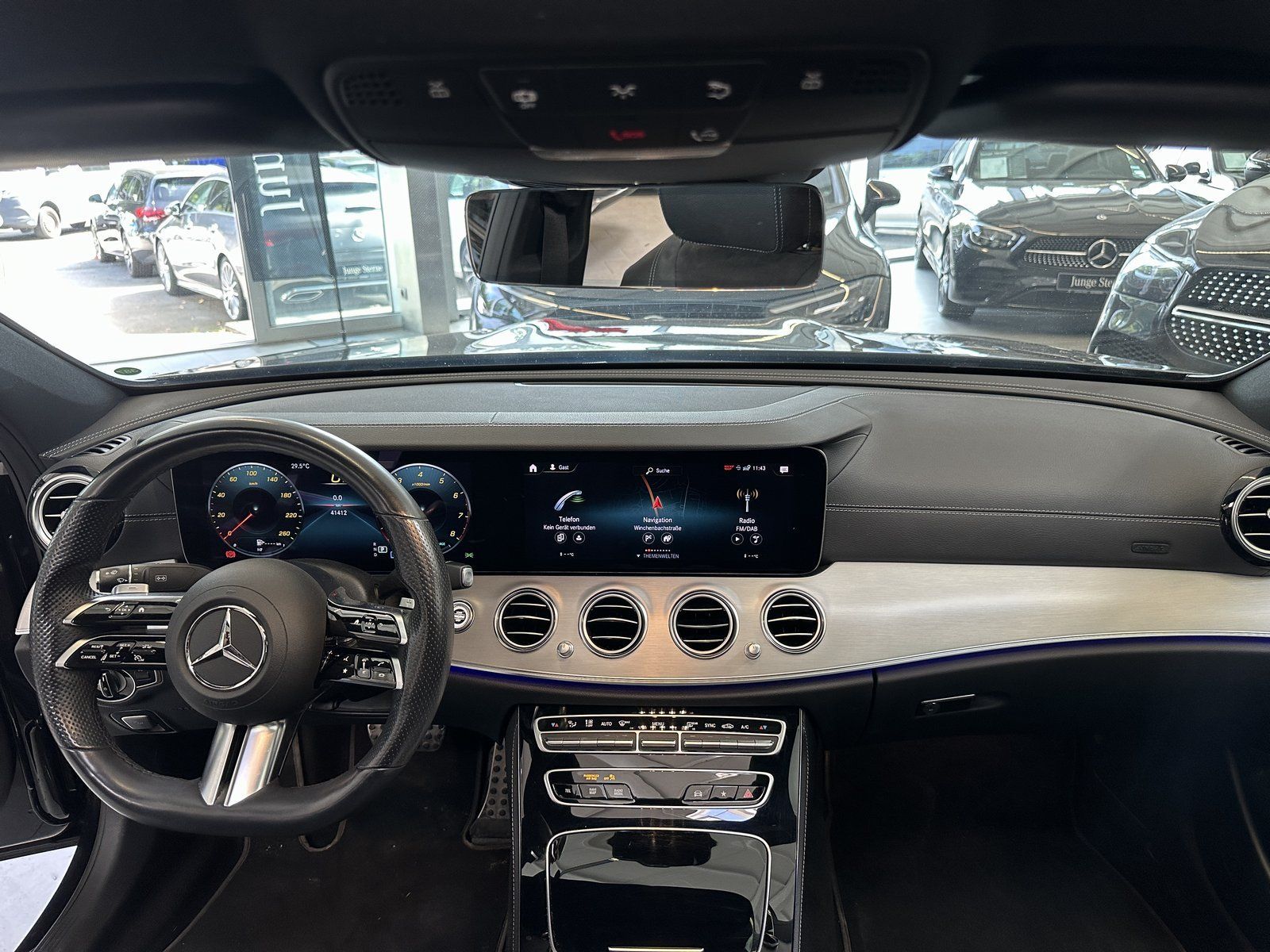 Fahrzeugabbildung Mercedes-Benz E 300 AMG PANO+BURMESTER+20"+NIGHT+DISTRONIC