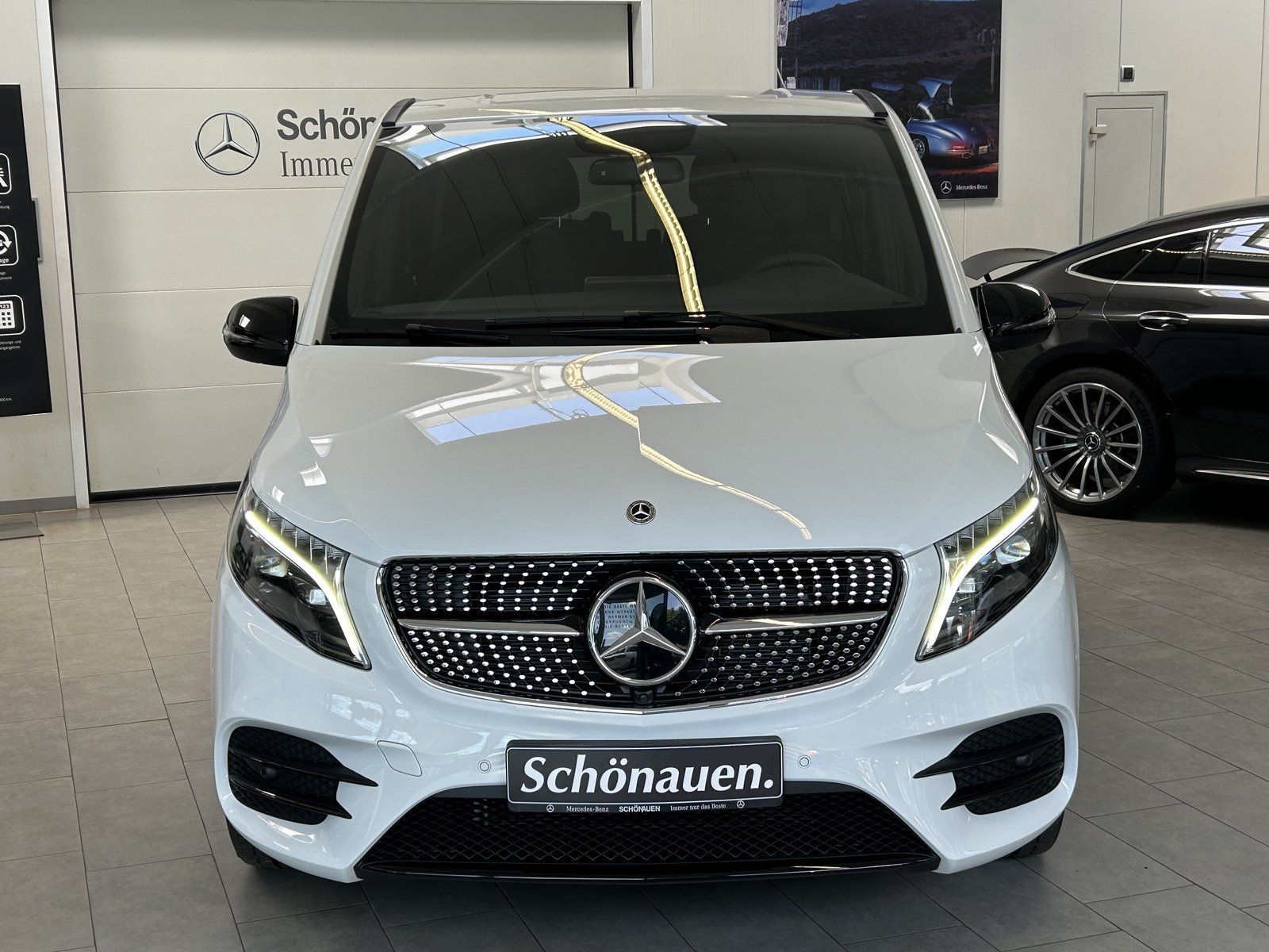 Fahrzeugabbildung Mercedes-Benz V 220 d 4MATIC Lang AMG AIRMATIC+DISTRONI+2xETÜR