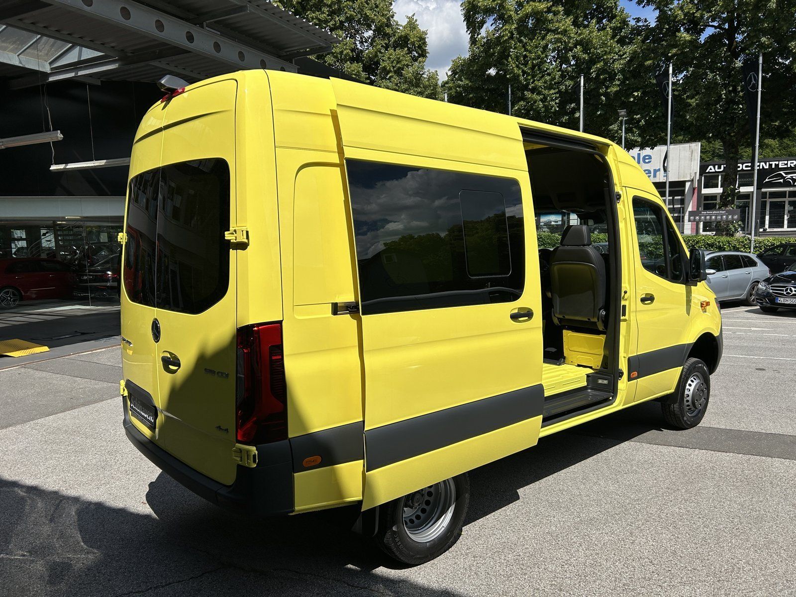 Fahrzeugabbildung Mercedes-Benz Sprinter Kastenwagen 519 CDI Allrad 4x4 Standard