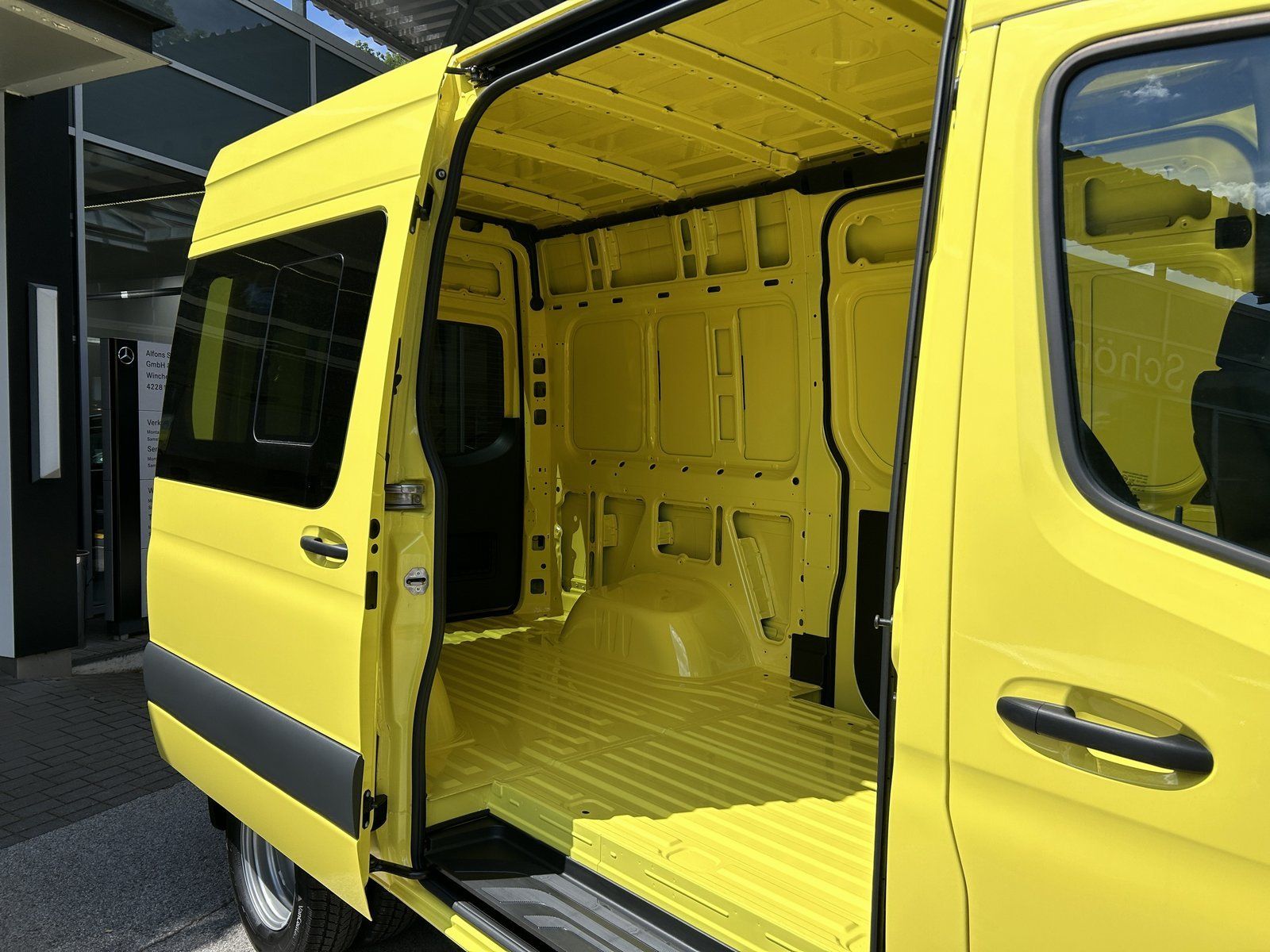 Fahrzeugabbildung Mercedes-Benz Sprinter Kastenwagen 519 CDI Allrad 4x4 Standard