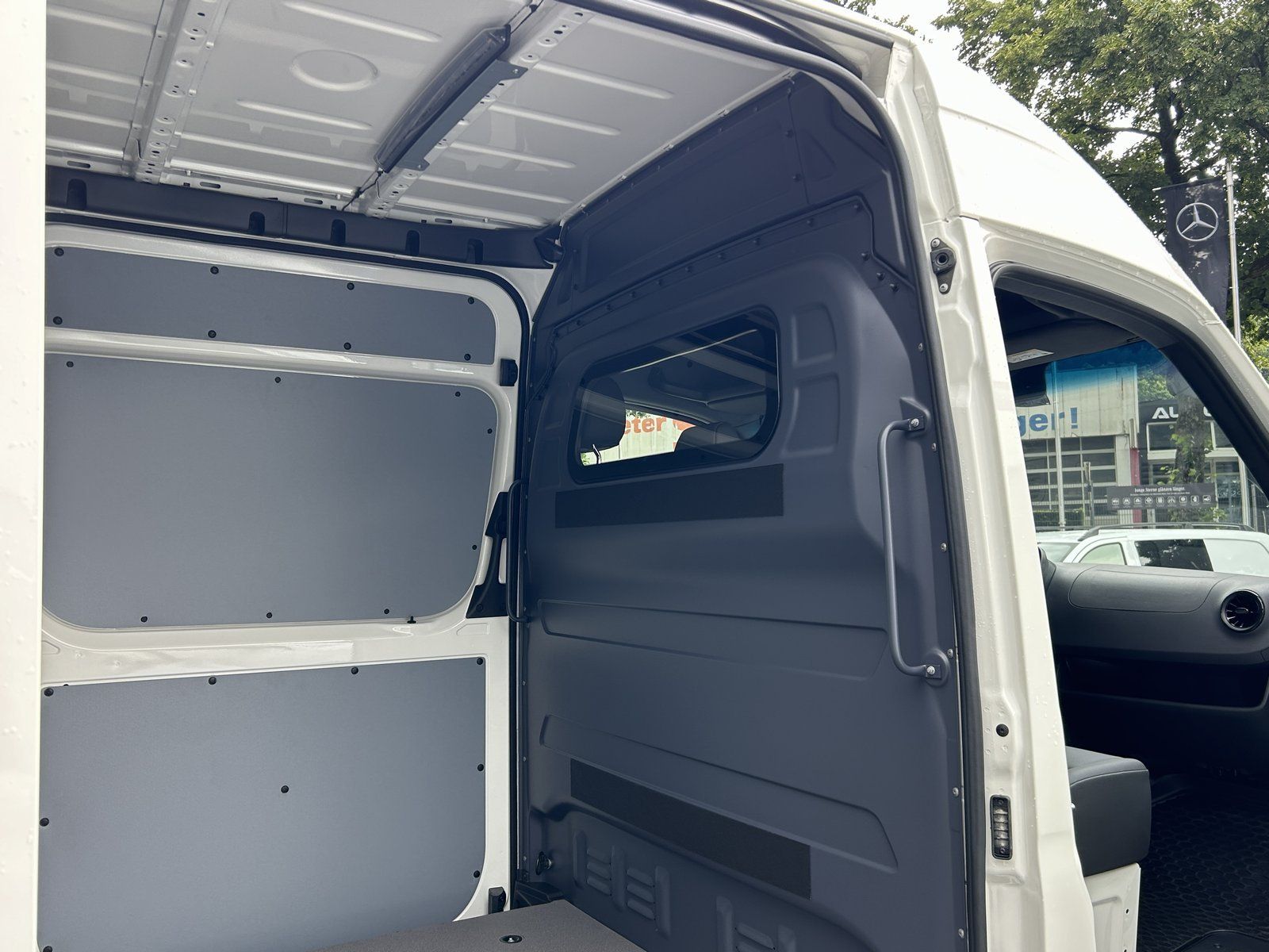 Fahrzeugabbildung Mercedes-Benz Sprinter 319 ALLRAD Lang Kasten AHKVORR+LED+STHZ