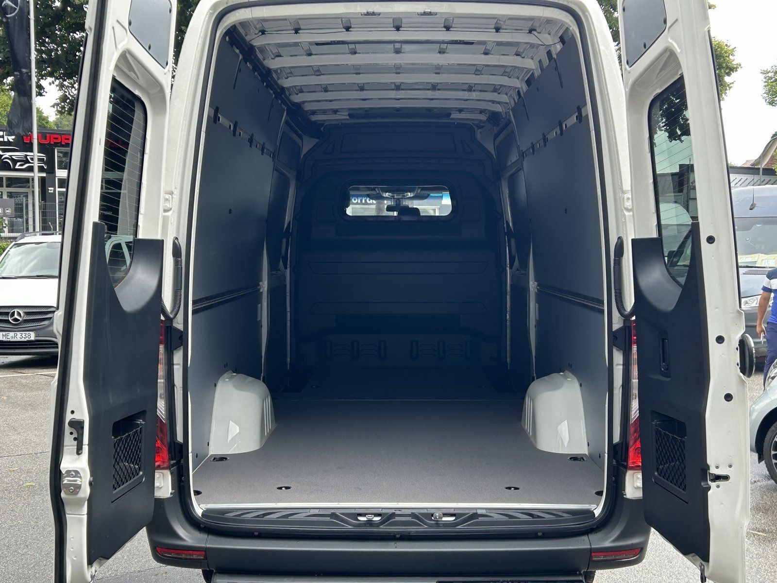 Fahrzeugabbildung Mercedes-Benz Sprinter 319 ALLRAD Lang Kasten AHKVORR+LED+STHZ