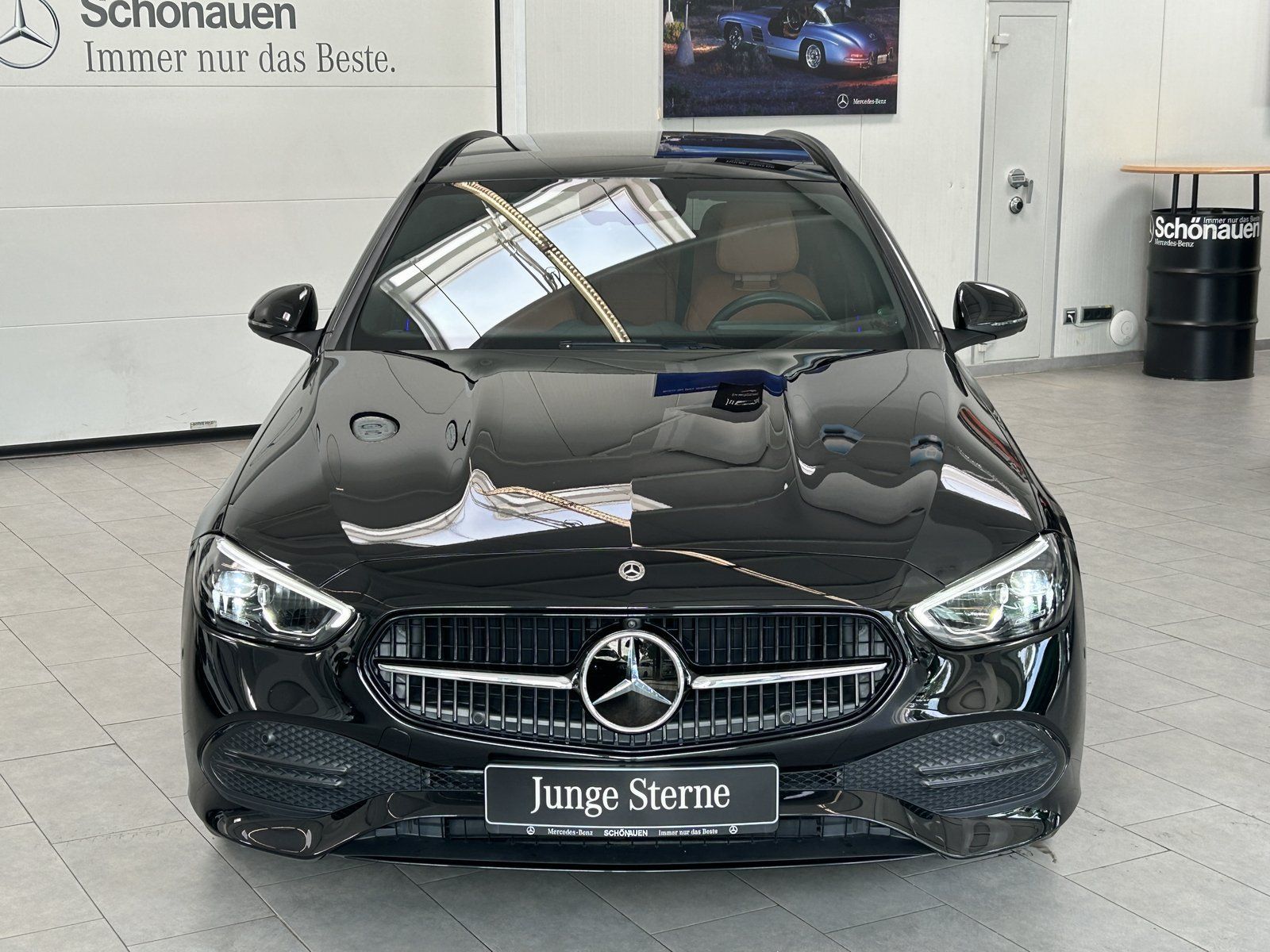 Fahrzeugabbildung Mercedes-Benz C 220 d 4MATIC T DISTRO+PANO+HUD+AHK+STHZ+SOUND