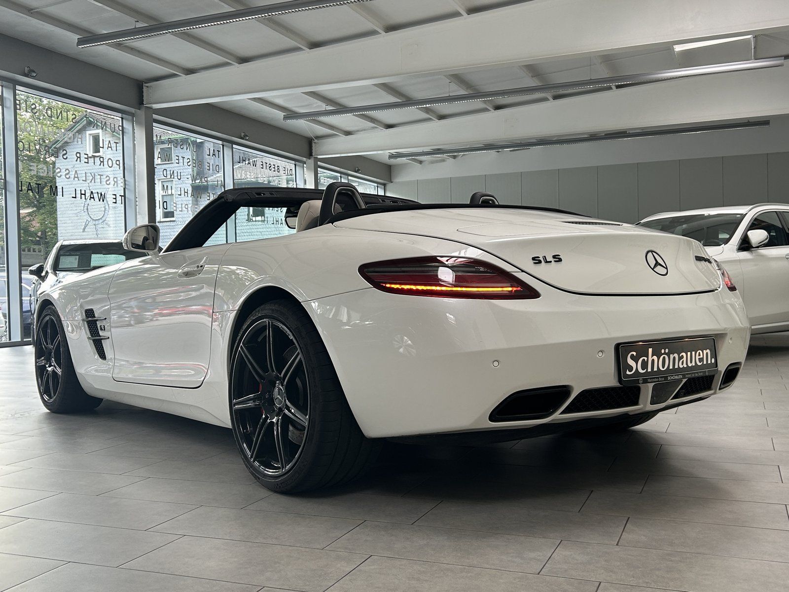 Fahrzeugabbildung Mercedes-Benz SLS AMG Roadster DESIGNO+B&O+KAMERA