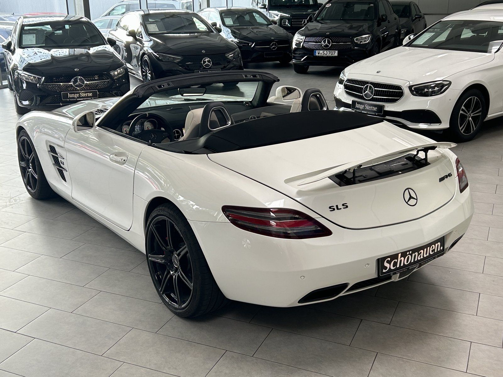 Fahrzeugabbildung Mercedes-Benz SLS AMG Roadster DESIGNO+B&O+KAMERA