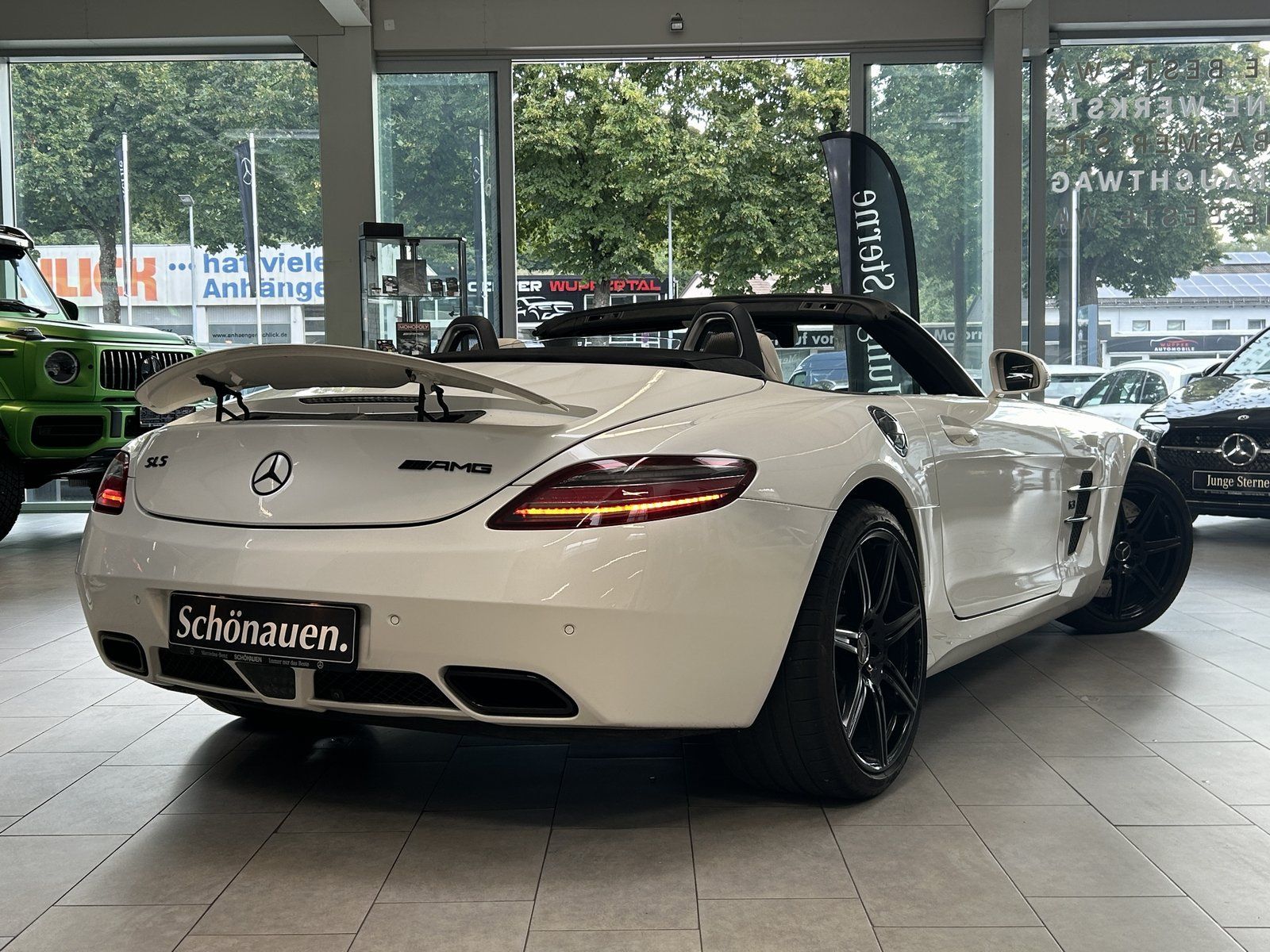 Fahrzeugabbildung Mercedes-Benz SLS AMG Roadster DESIGNO+B&O+KAMERA