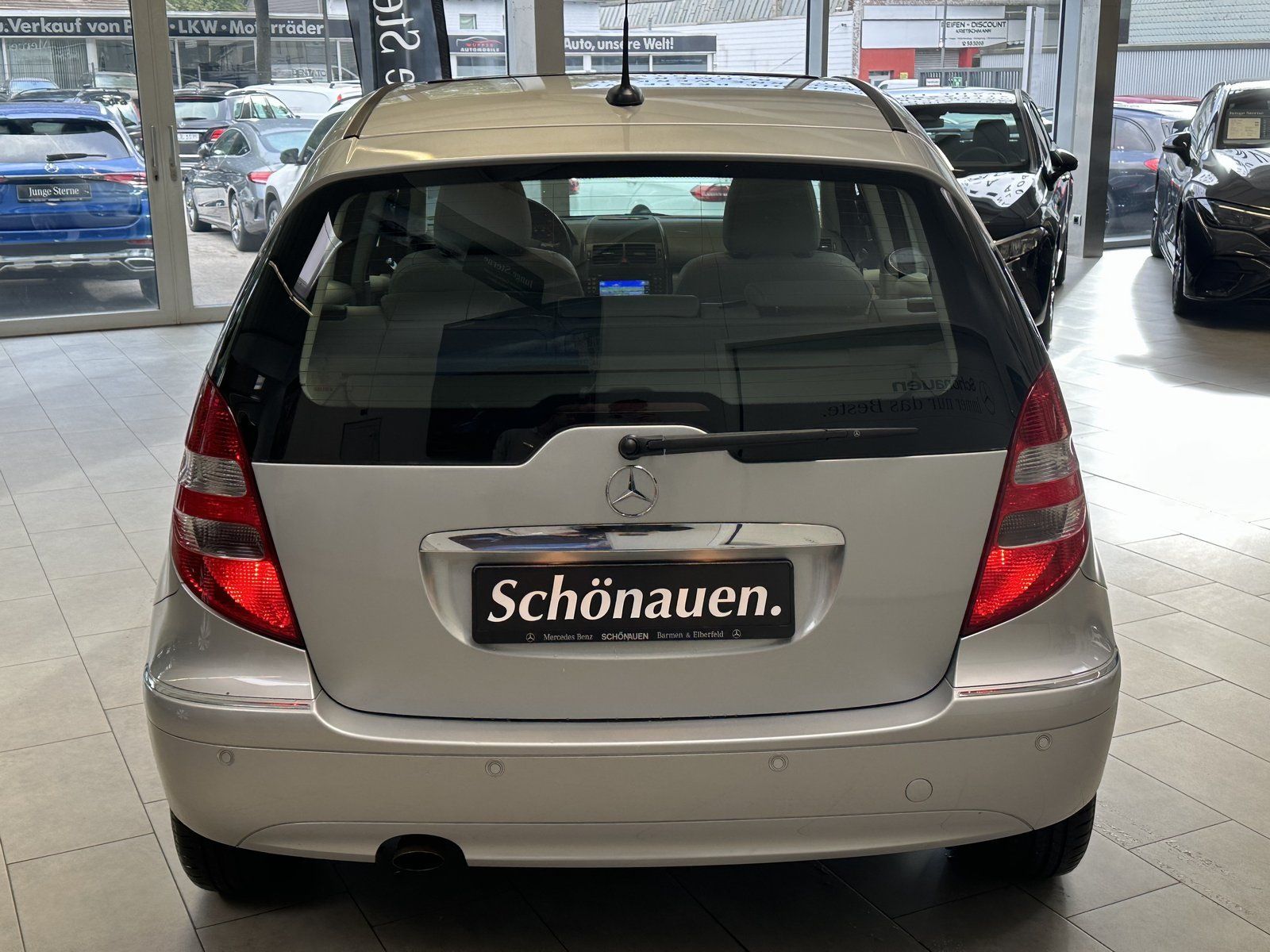 Fahrzeugabbildung Mercedes-Benz A 170 SCHIEBEDACH+NAVI+SITZHEIZUNG+KLIMA+PDC