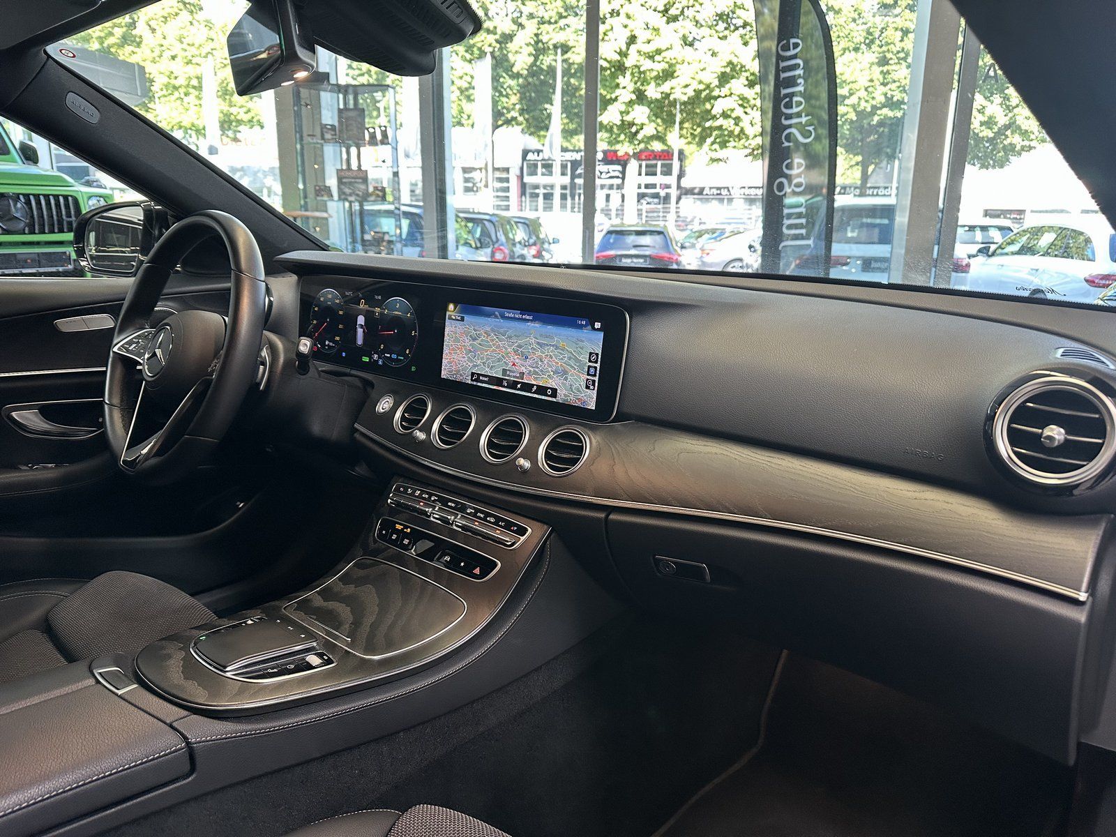 Fahrzeugabbildung Mercedes-Benz E 220 d T AVANTGARDE MBUXHIGH+AHK+KAMERA+TOTWINK