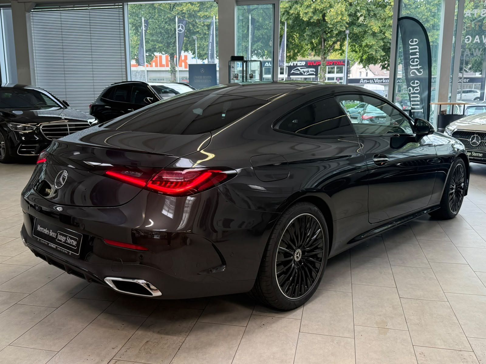 Fahrzeugabbildung Mercedes-Benz CLE 300 4M Coupé AMG+PANO+DISTR+NIGHT+MEMORY+AHK