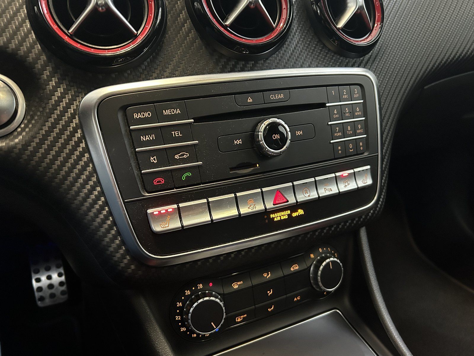 Fahrzeugabbildung Mercedes-Benz A 45 4M COMAND+PANO+HARMAN+PERF.ABGAS+NIGHT+LED