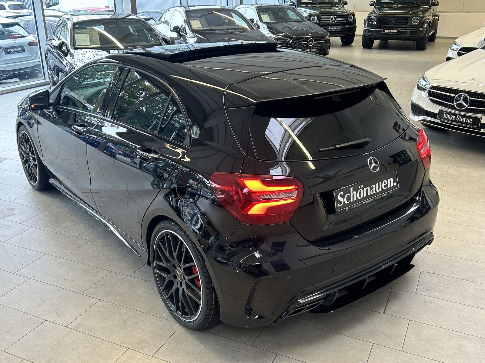 Fahrzeugabbildung Mercedes-Benz A 45 4M COMAND+PANO+HARMAN+PERF.ABGAS+NIGHT+LED