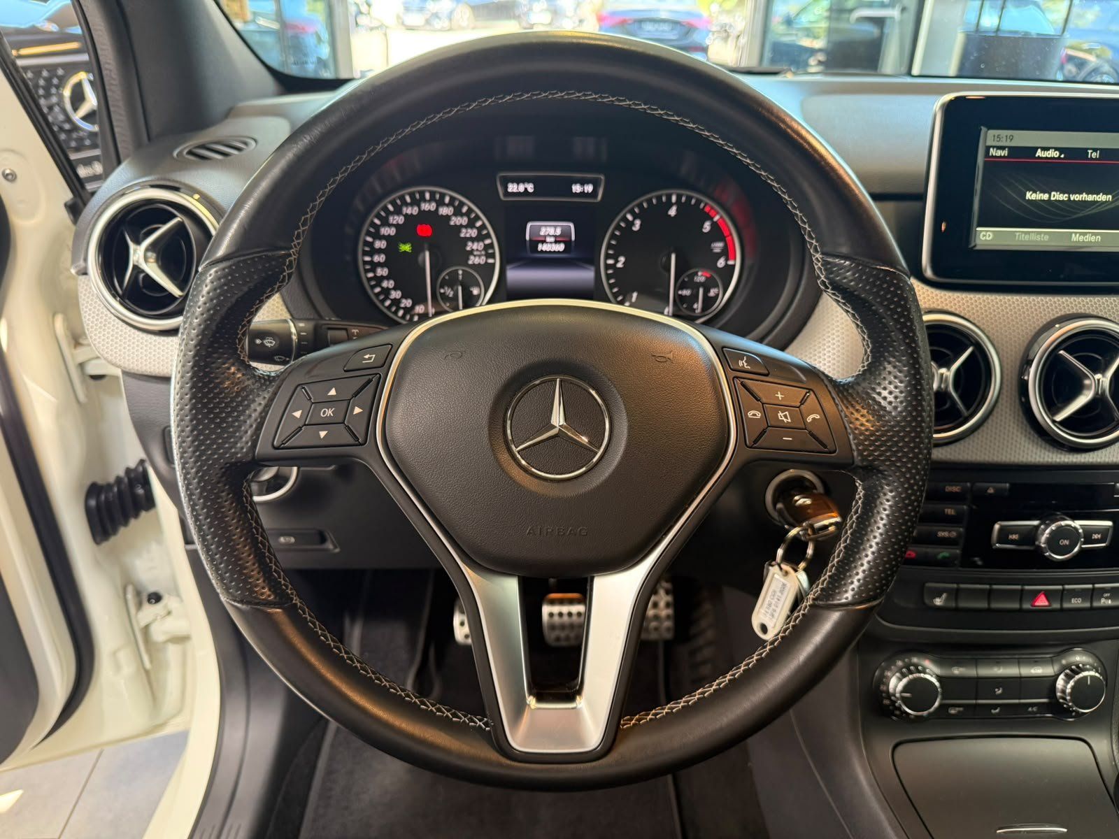 Fahrzeugabbildung Mercedes-Benz B 180 CDI BIXENON+AHK+KAMERA+SITZHZ+KLIMA+PTS