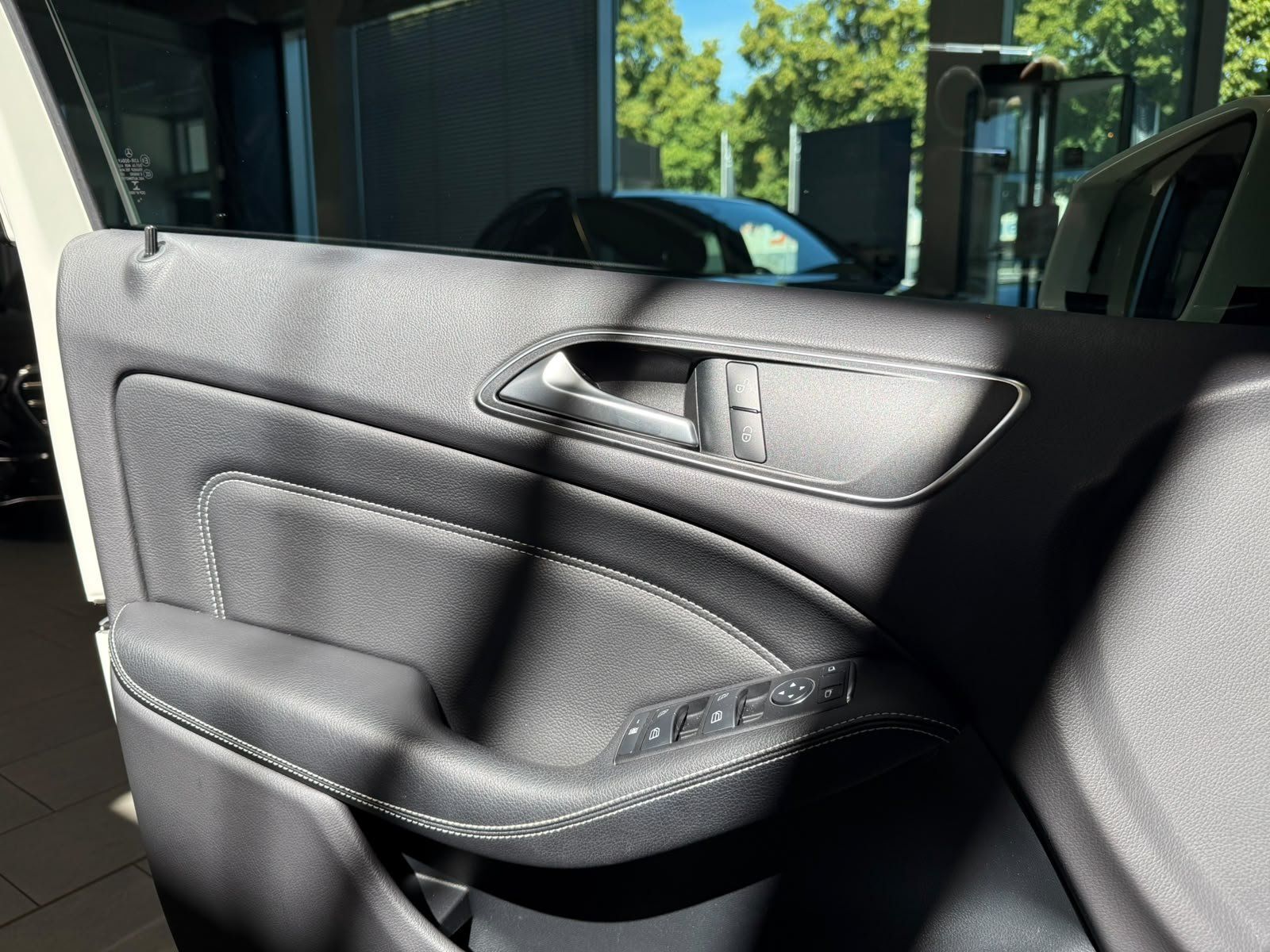 Fahrzeugabbildung Mercedes-Benz B 180 CDI BIXENON+AHK+KAMERA+SITZHZ+KLIMA+PTS