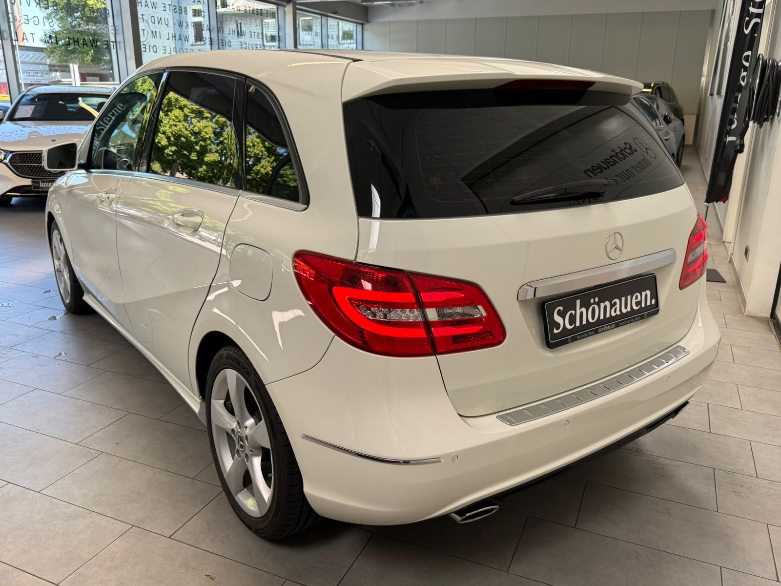 Fahrzeugabbildung Mercedes-Benz B 180 CDI BIXENON+AHK+KAMERA+SITZHZ+KLIMA+PTS