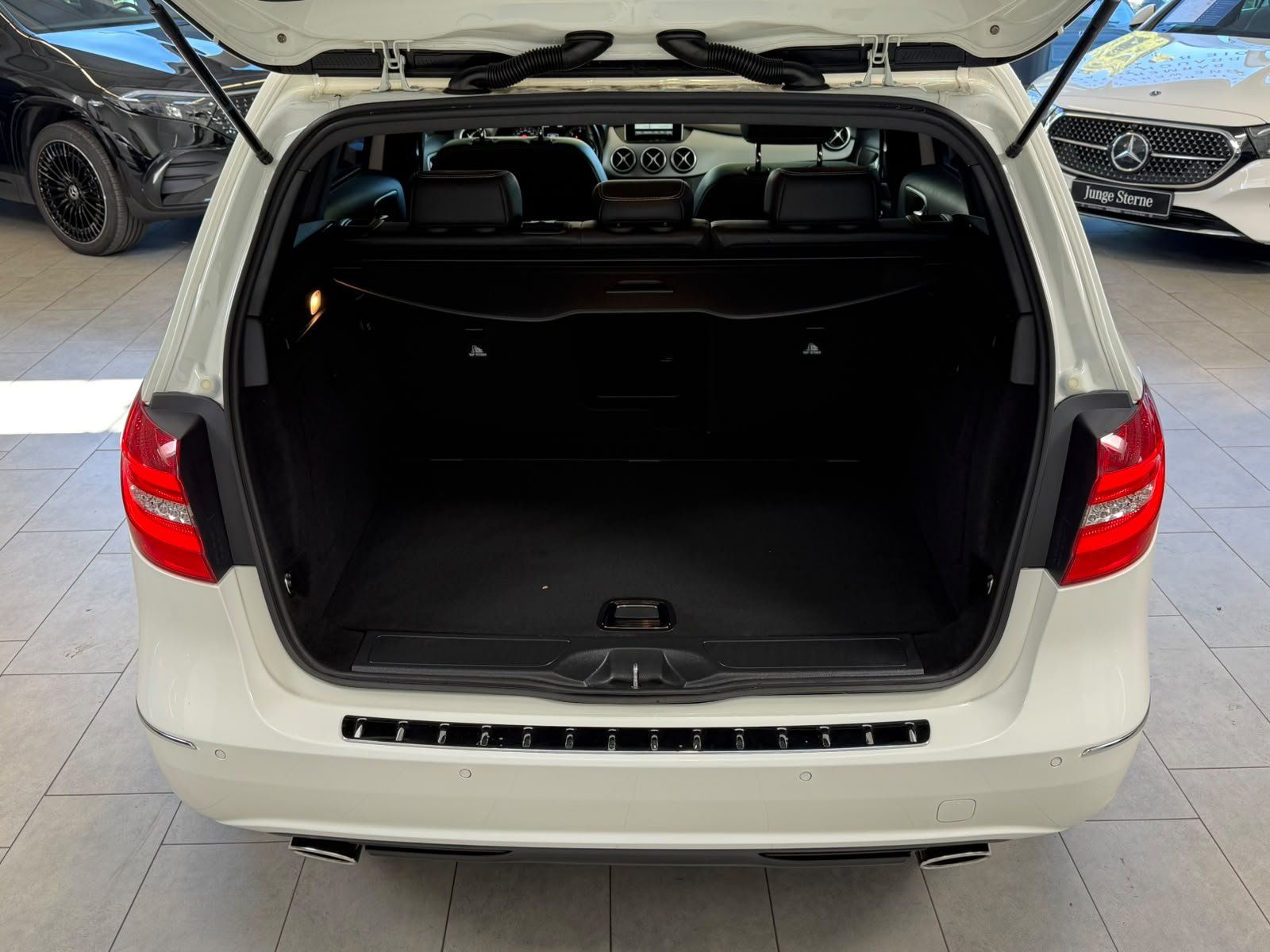 Fahrzeugabbildung Mercedes-Benz B 180 CDI BIXENON+AHK+KAMERA+SITZHZ+KLIMA+PTS