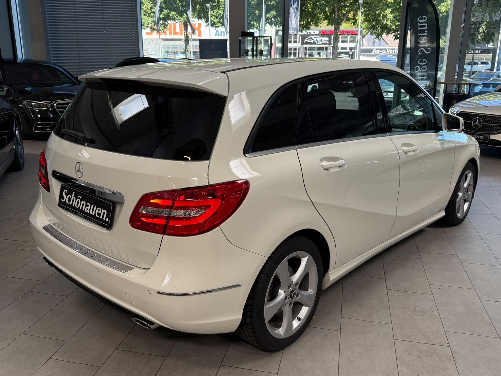 Fahrzeugabbildung Mercedes-Benz B 180 CDI BIXENON+AHK+KAMERA+SITZHZ+KLIMA+PTS