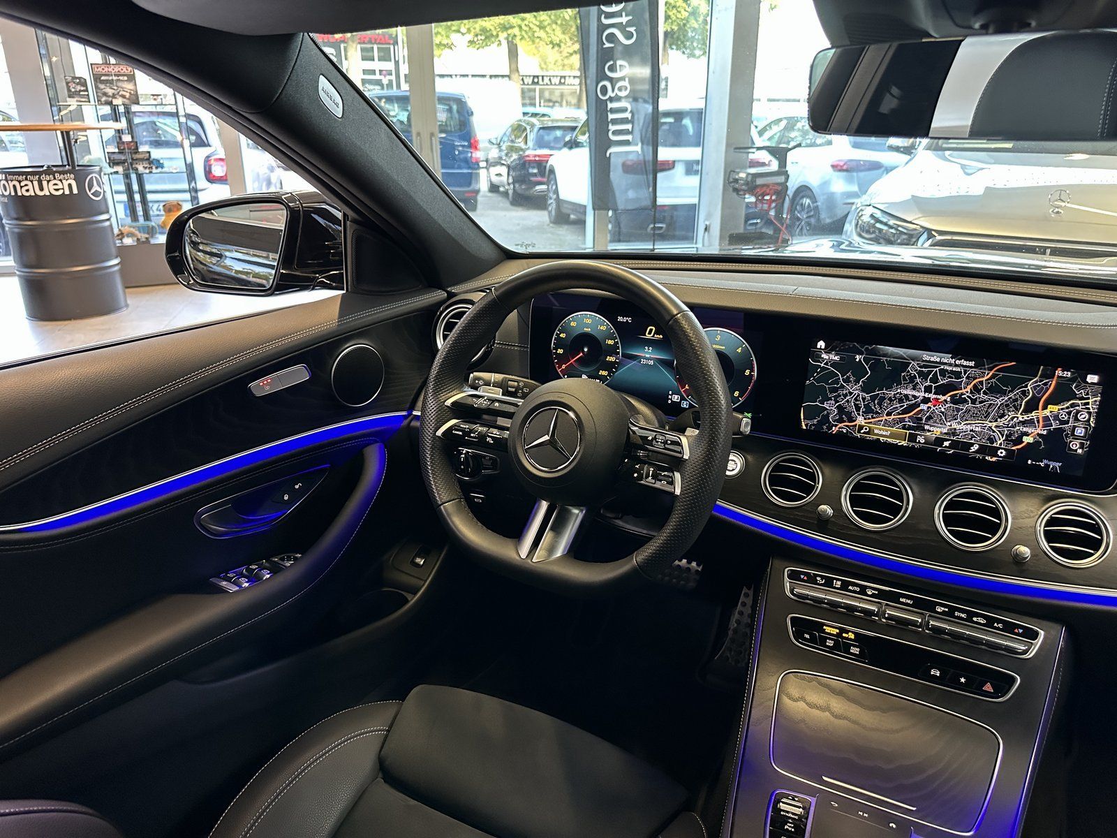 Fahrzeugabbildung Mercedes-Benz E 220 d T AMG DISTRO+MULTIBEAM+HUD+360°+20"