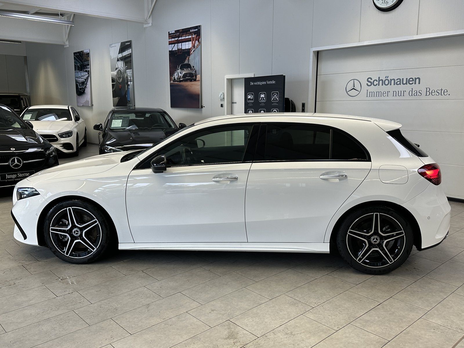 Fahrzeugabbildung Mercedes-Benz A 250 4MATIC AMG PREMIUM BURMESTER+MBEAM+NIGHT