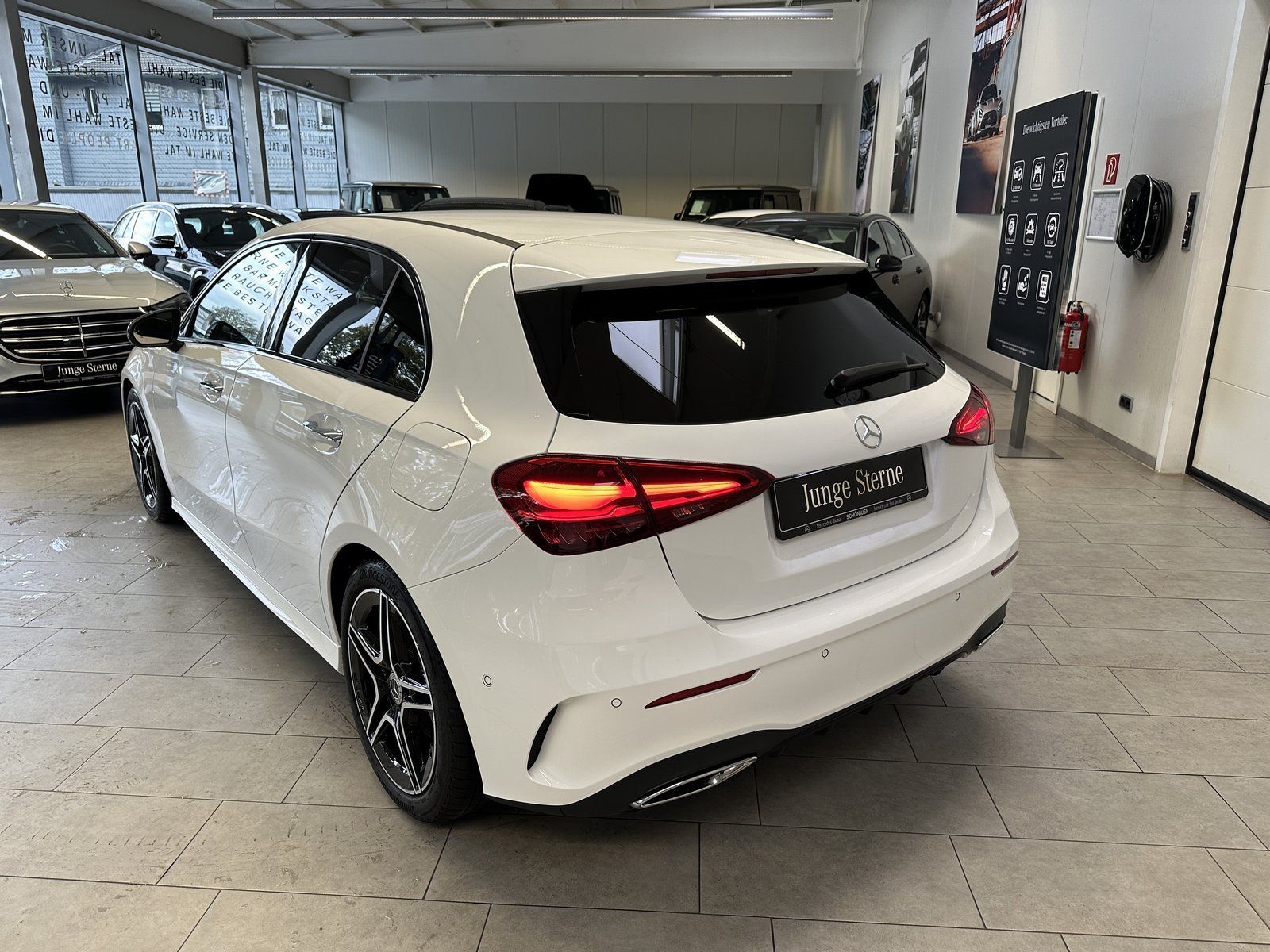 Fahrzeugabbildung Mercedes-Benz A 250 4MATIC AMG PREMIUM BURMESTER+MBEAM+NIGHT